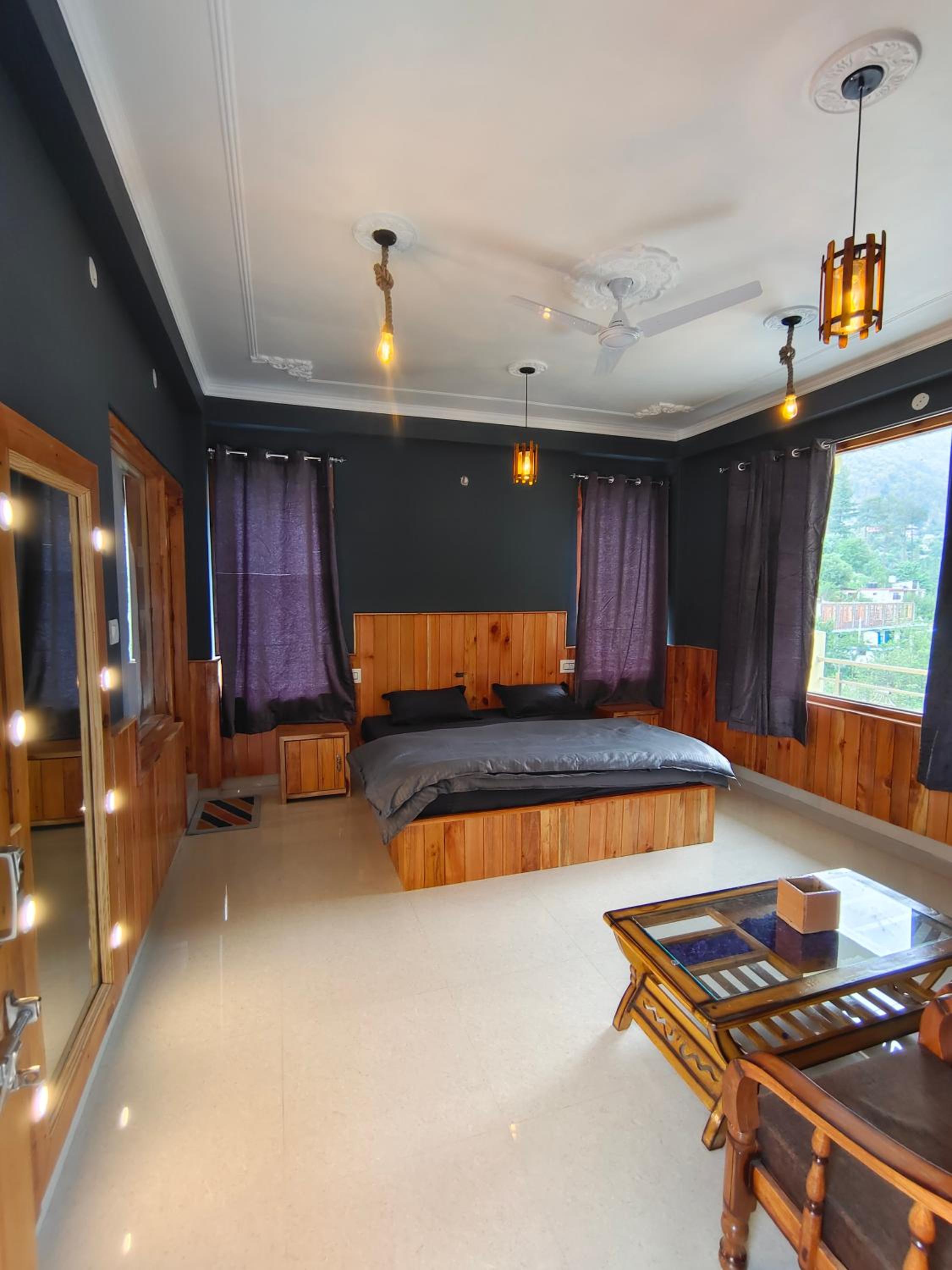 Deluxe Double Room with Balcony - Photo 19