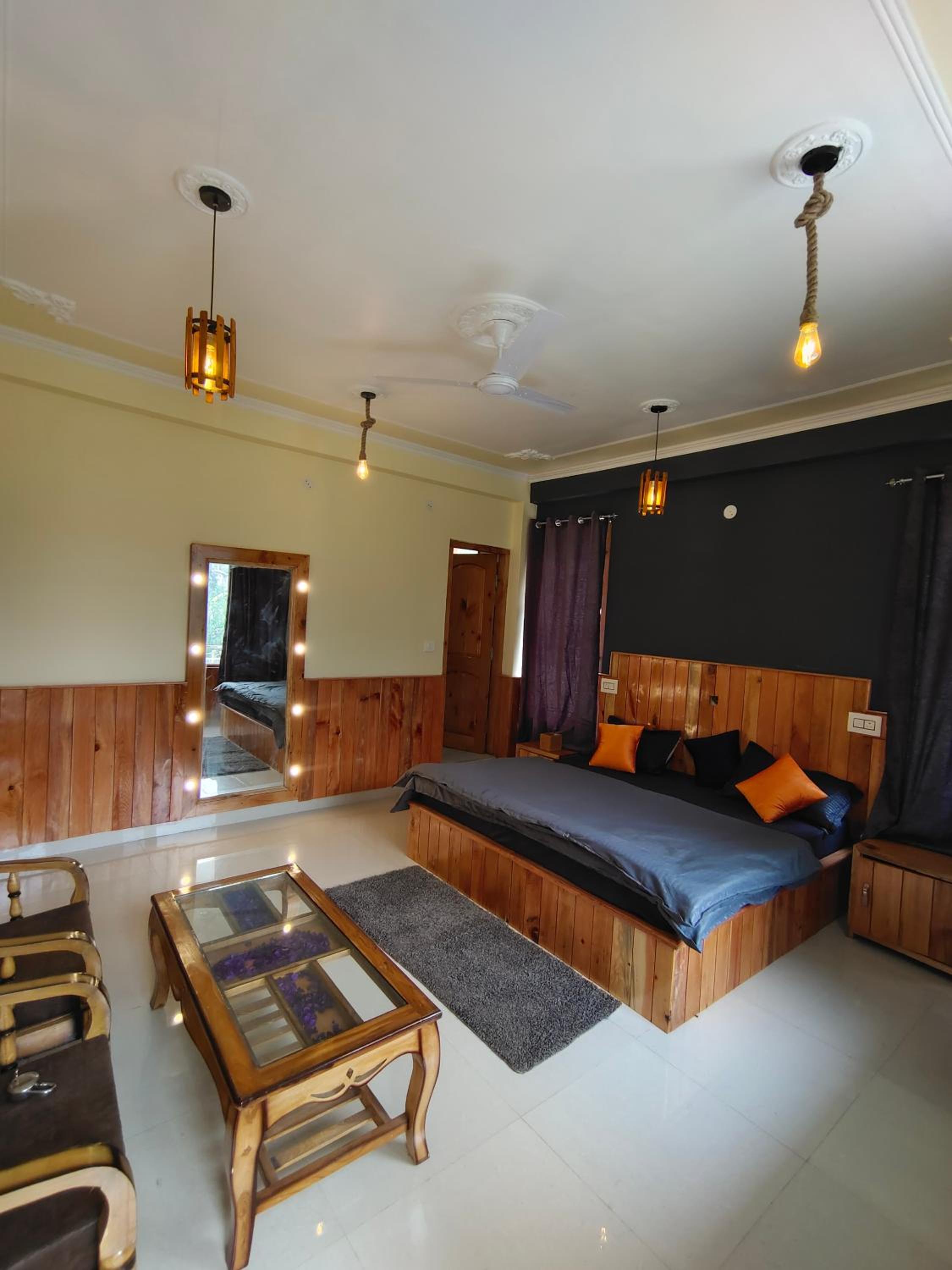 Deluxe Double Room with Balcony - Photo 10