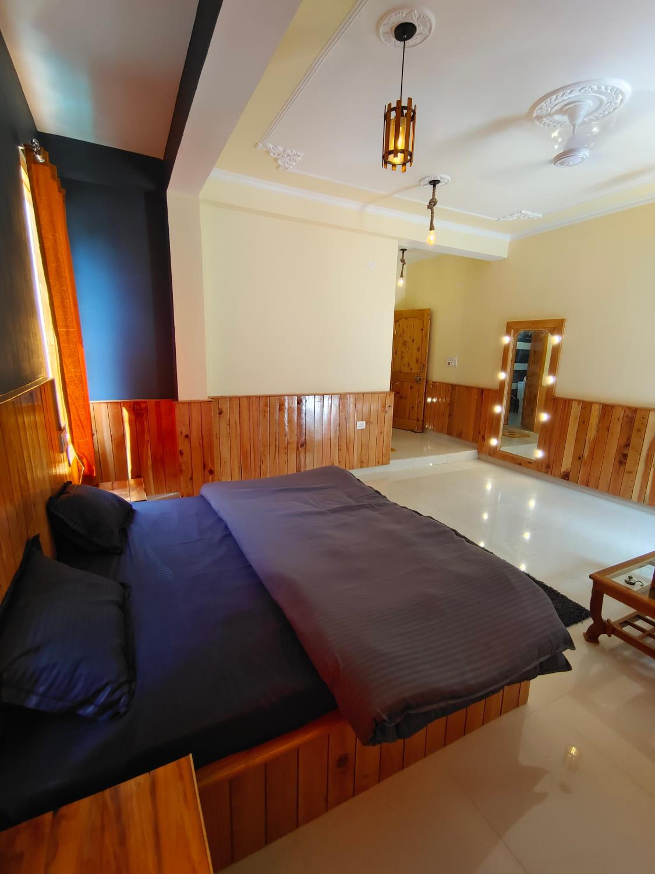Deluxe Double Room with Balcony - Photo 13