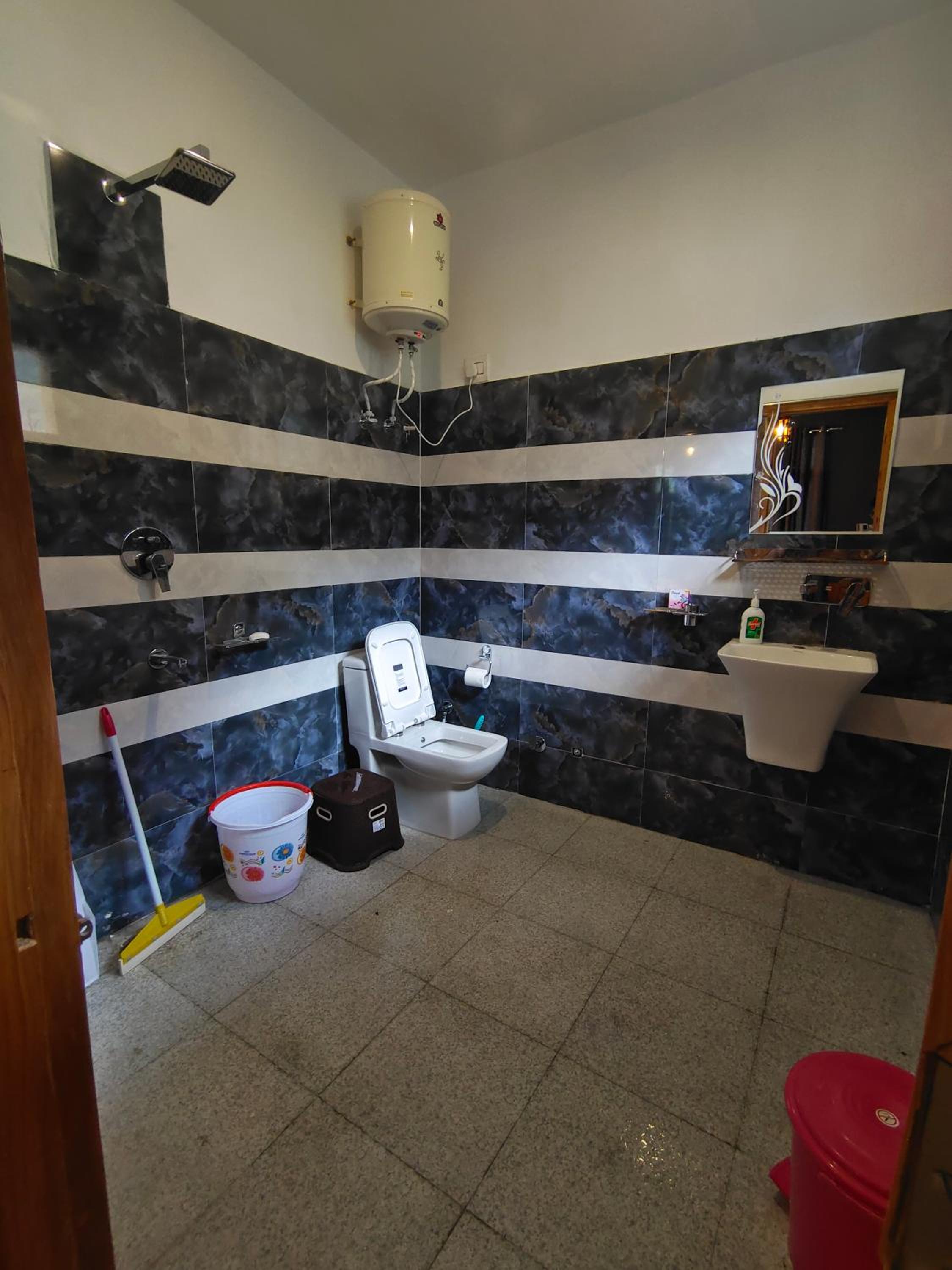 Deluxe Double Room with Balcony - Photo 15