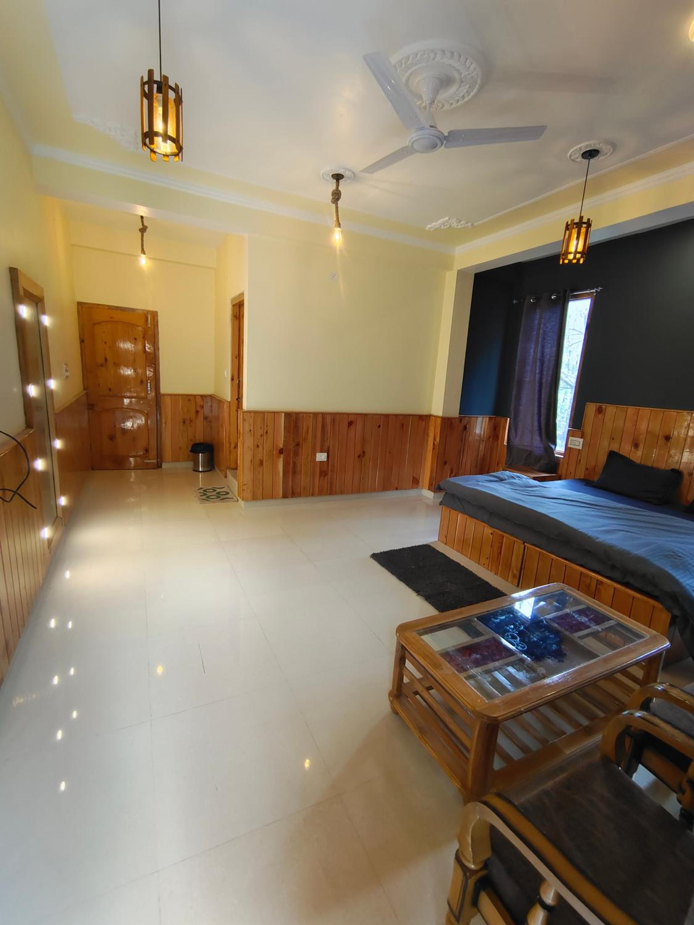 Deluxe Double Room with Balcony - Photo 16