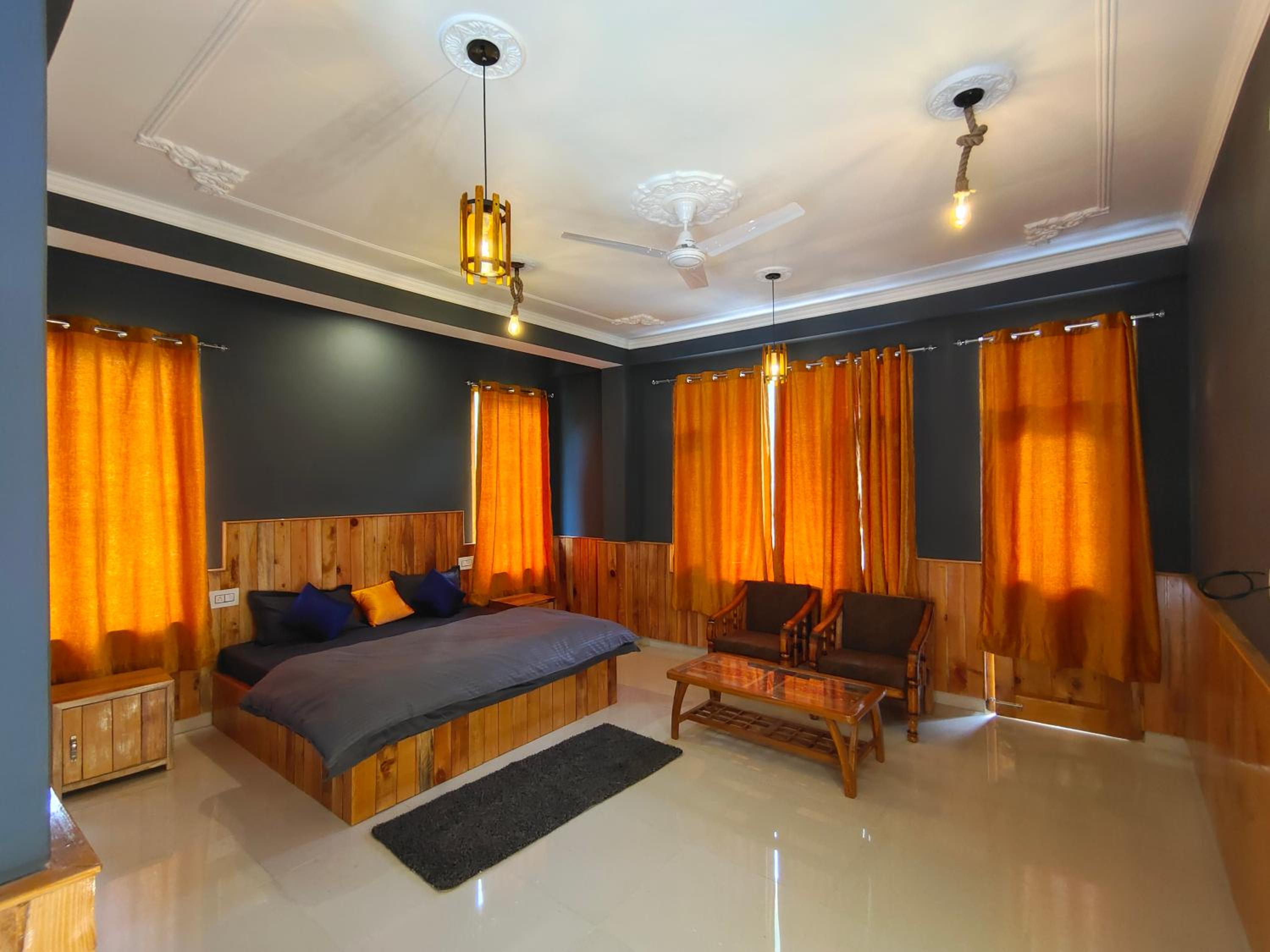 Deluxe Double Room with Balcony - Photo 24