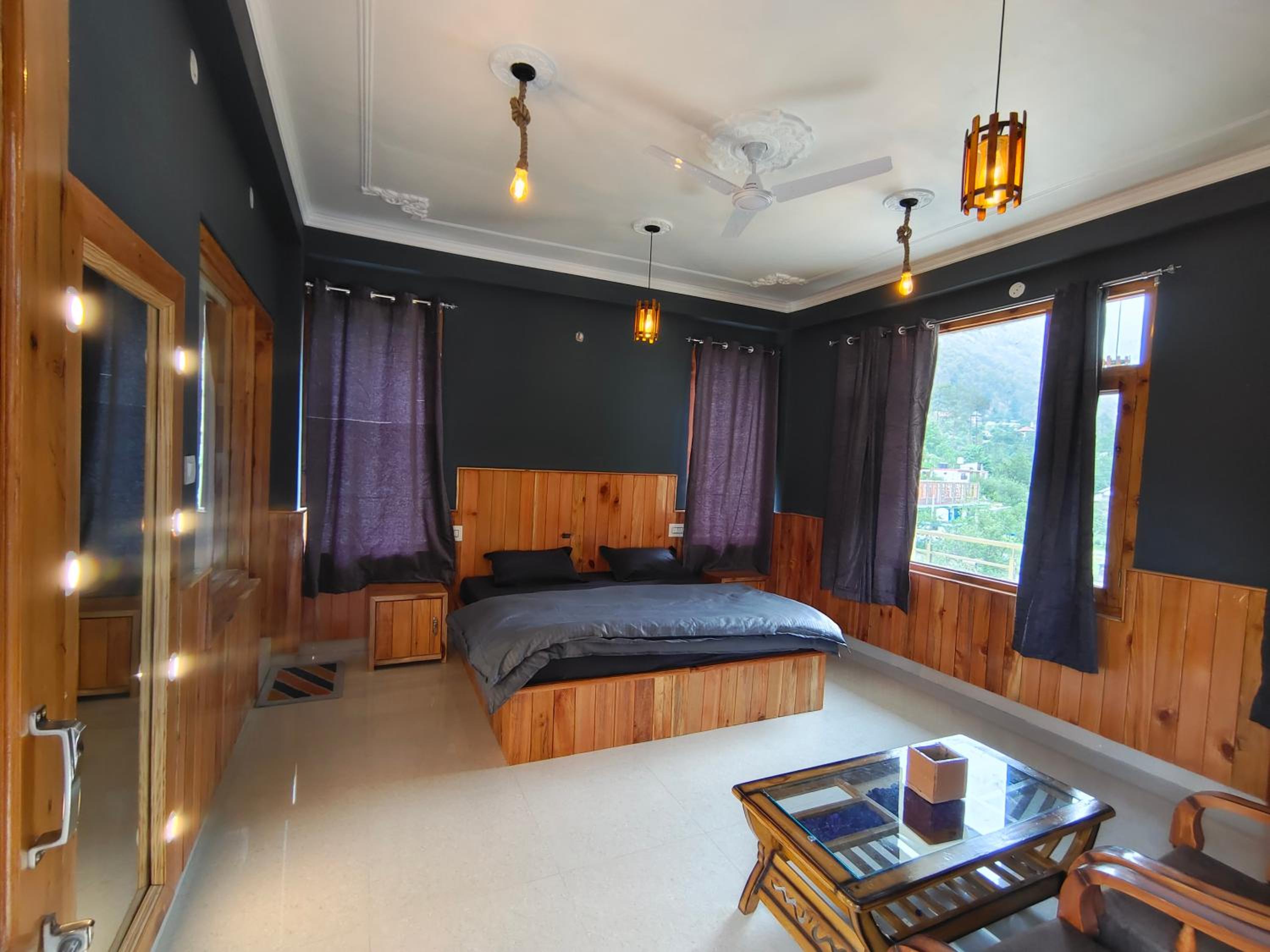 Deluxe Double Room with Balcony - Photo 33