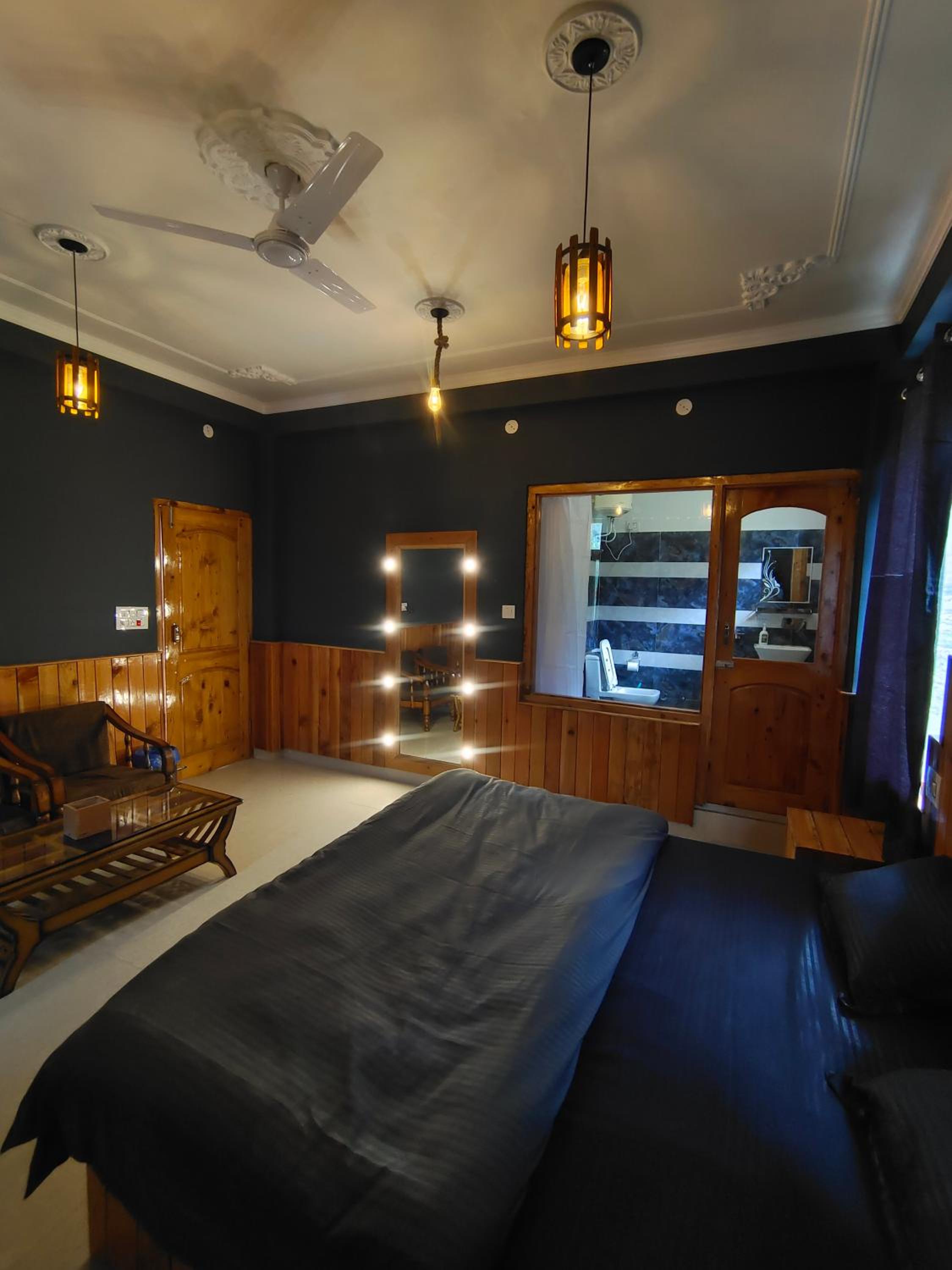 Deluxe Double Room with Balcony - Photo 31