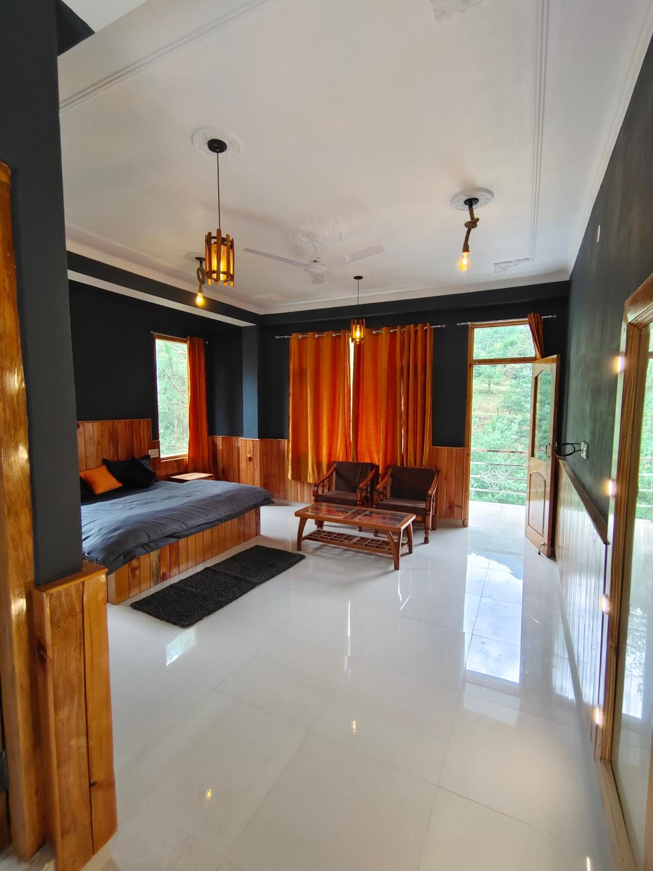 Deluxe Double Room with Balcony - Photo 7