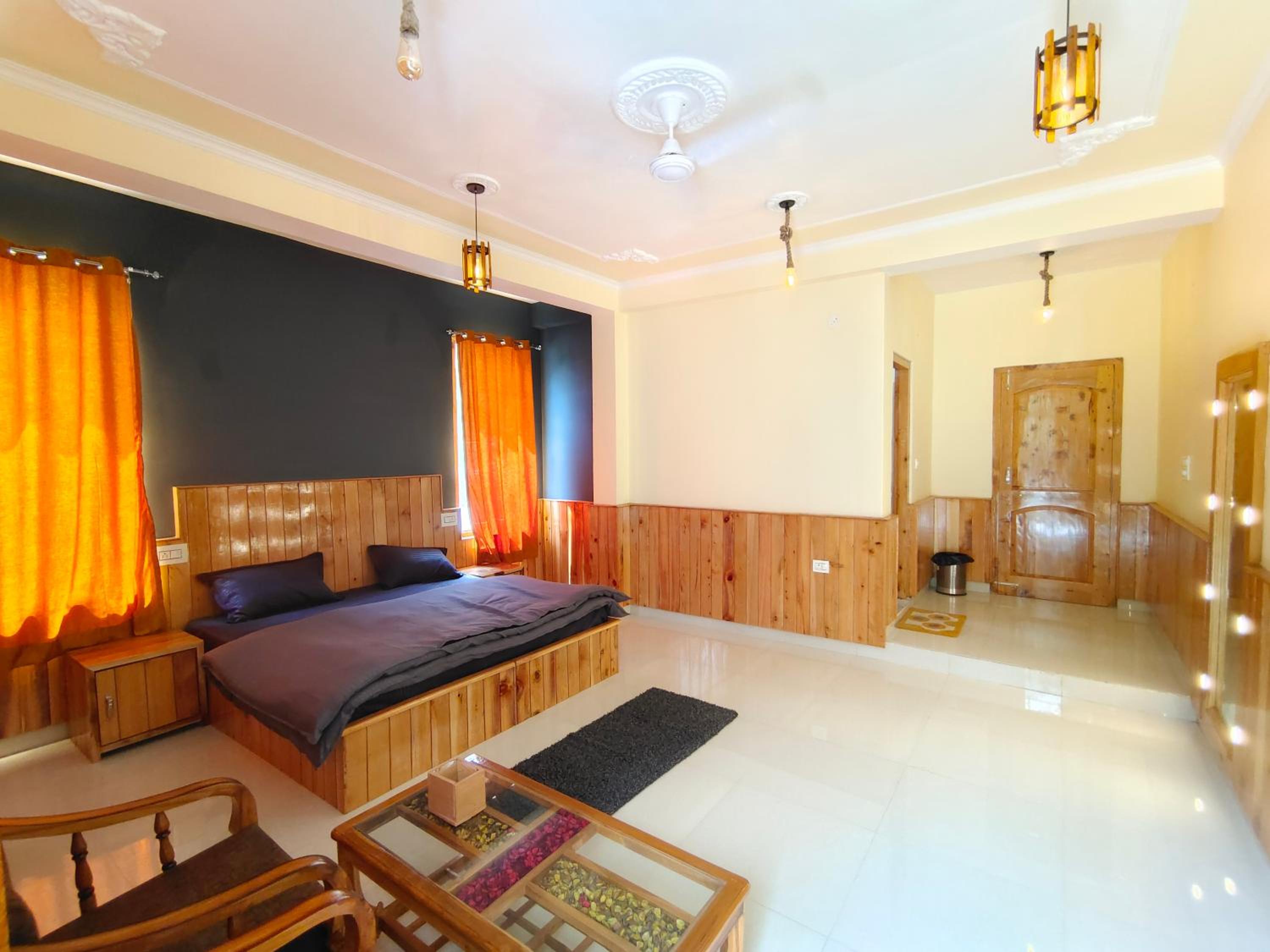 Deluxe Double Room with Balcony - Photo 30