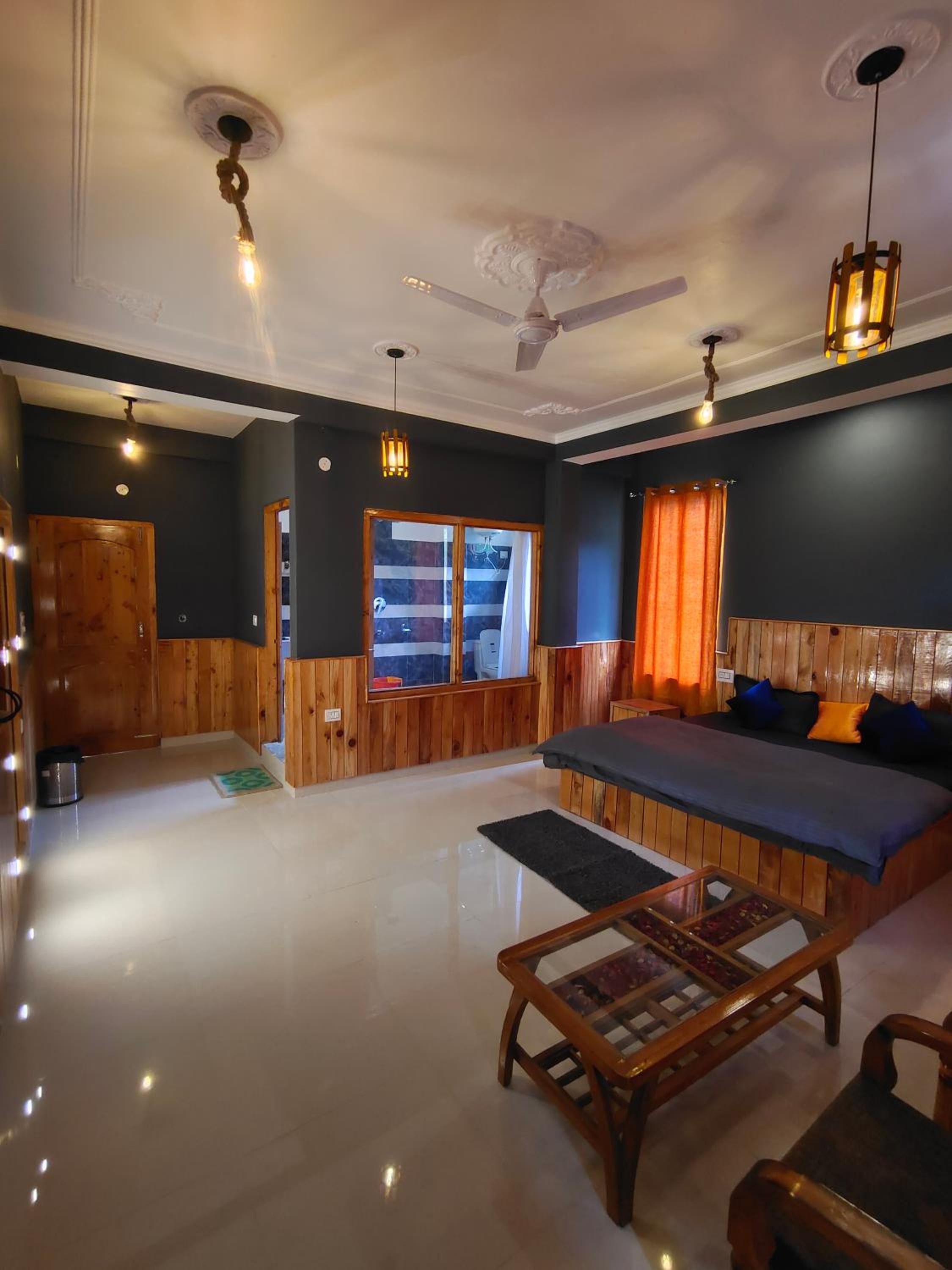 Deluxe Double Room with Balcony - Photo 23
