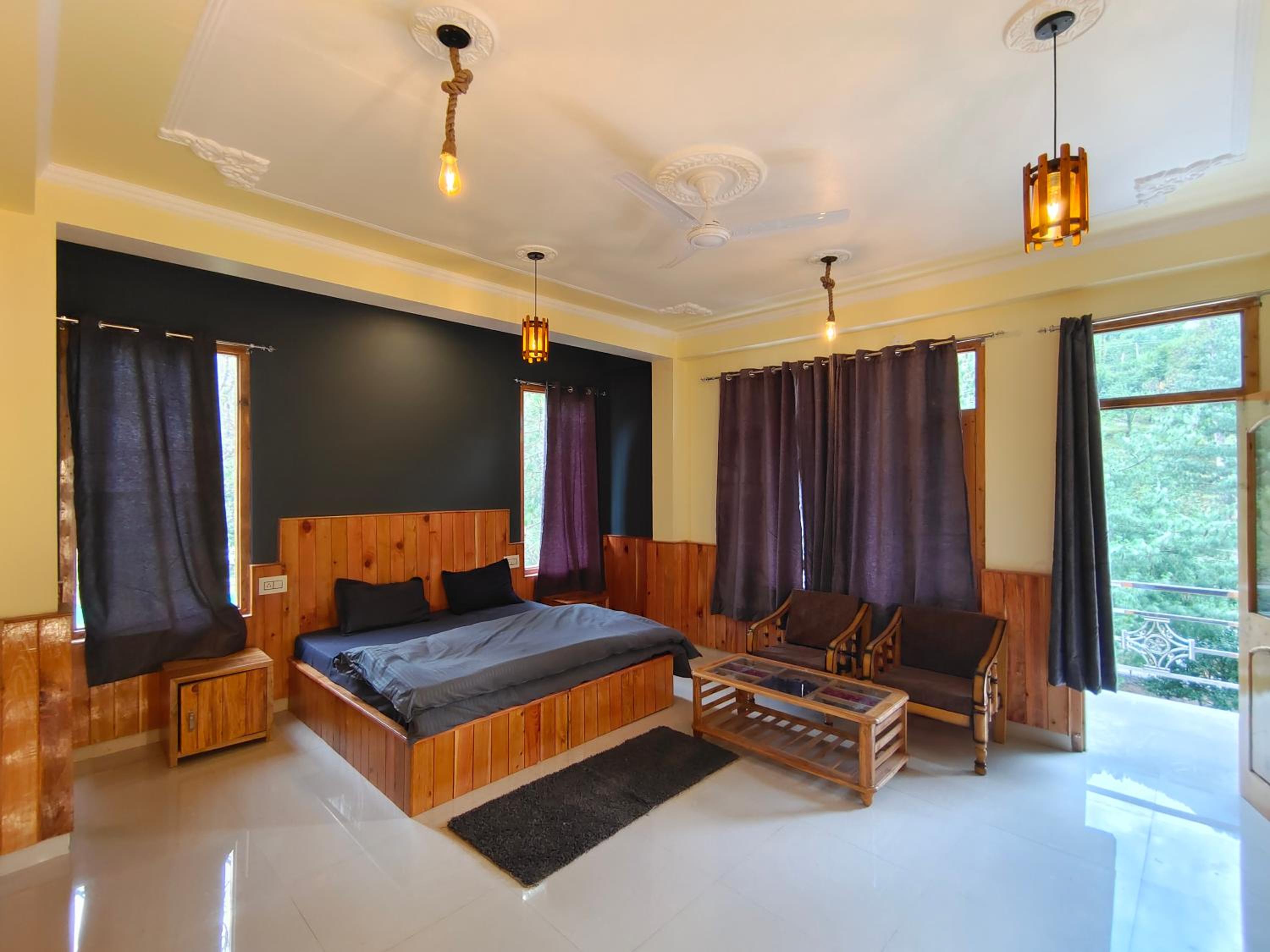 Deluxe Double Room with Balcony - Photo 28