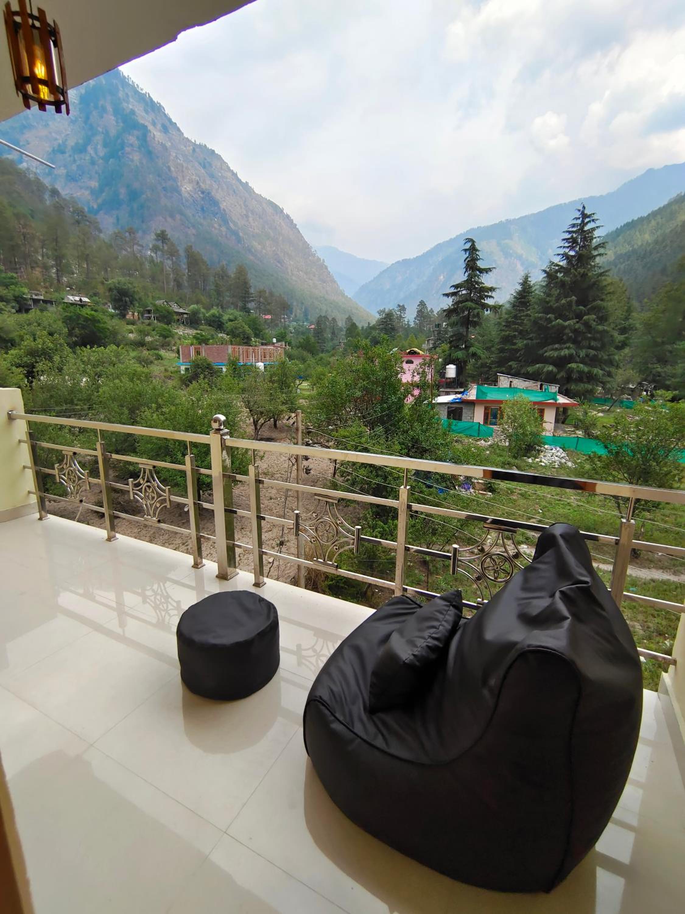 Deluxe Double Room with Balcony - Photo 26