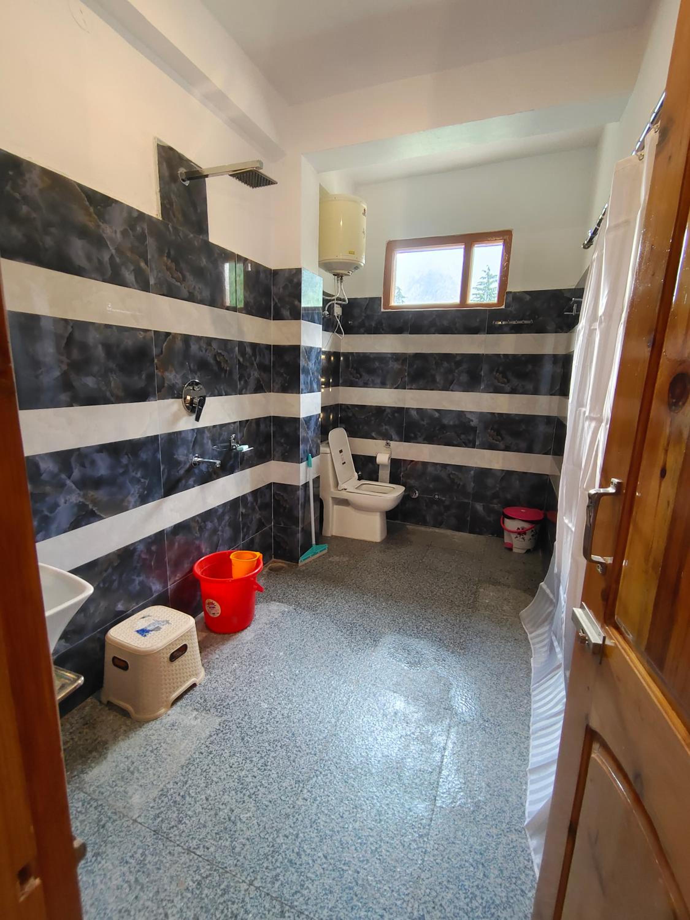 Deluxe Double Room with Balcony - Photo 18
