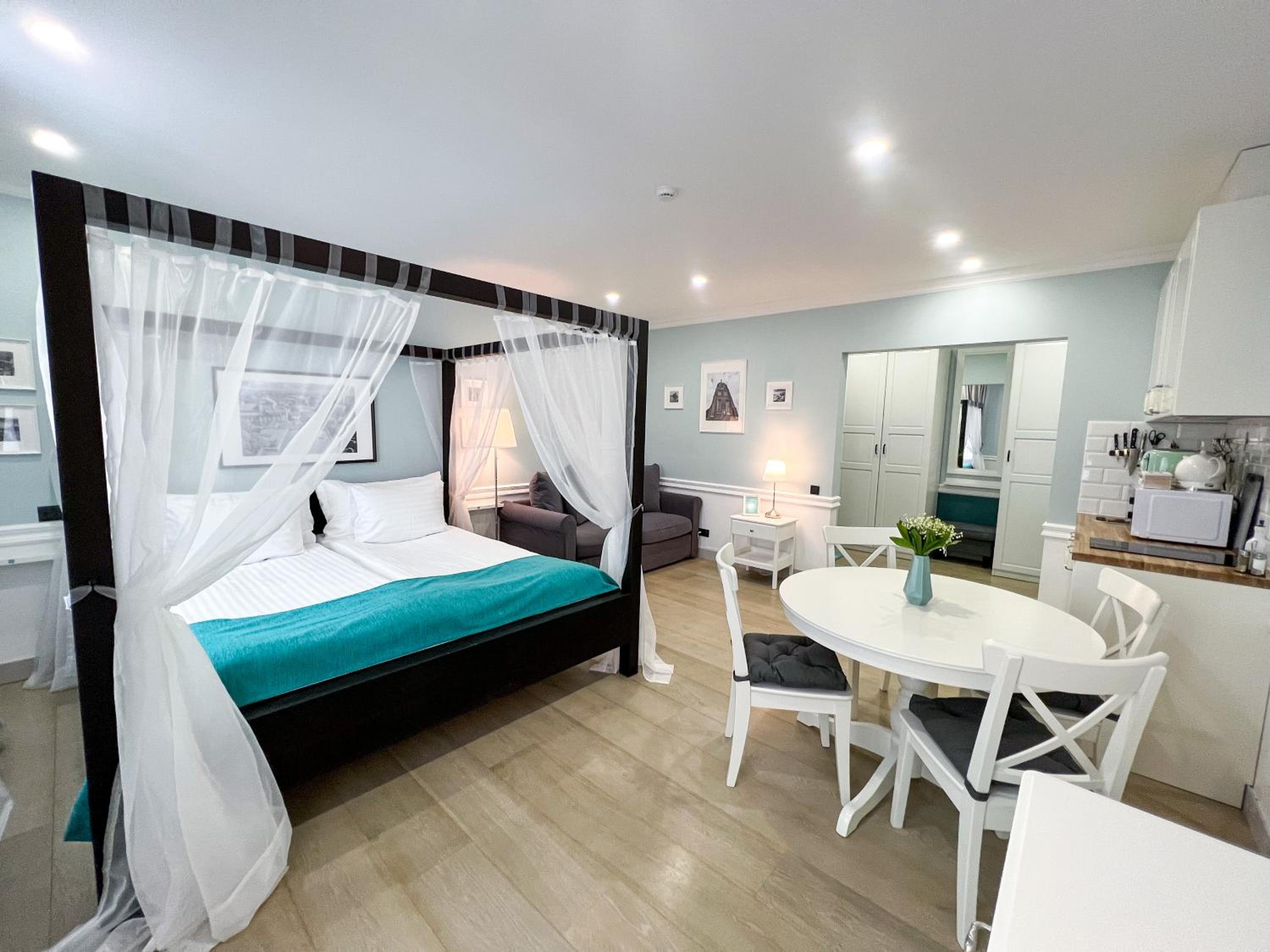 Suite - Photo 12