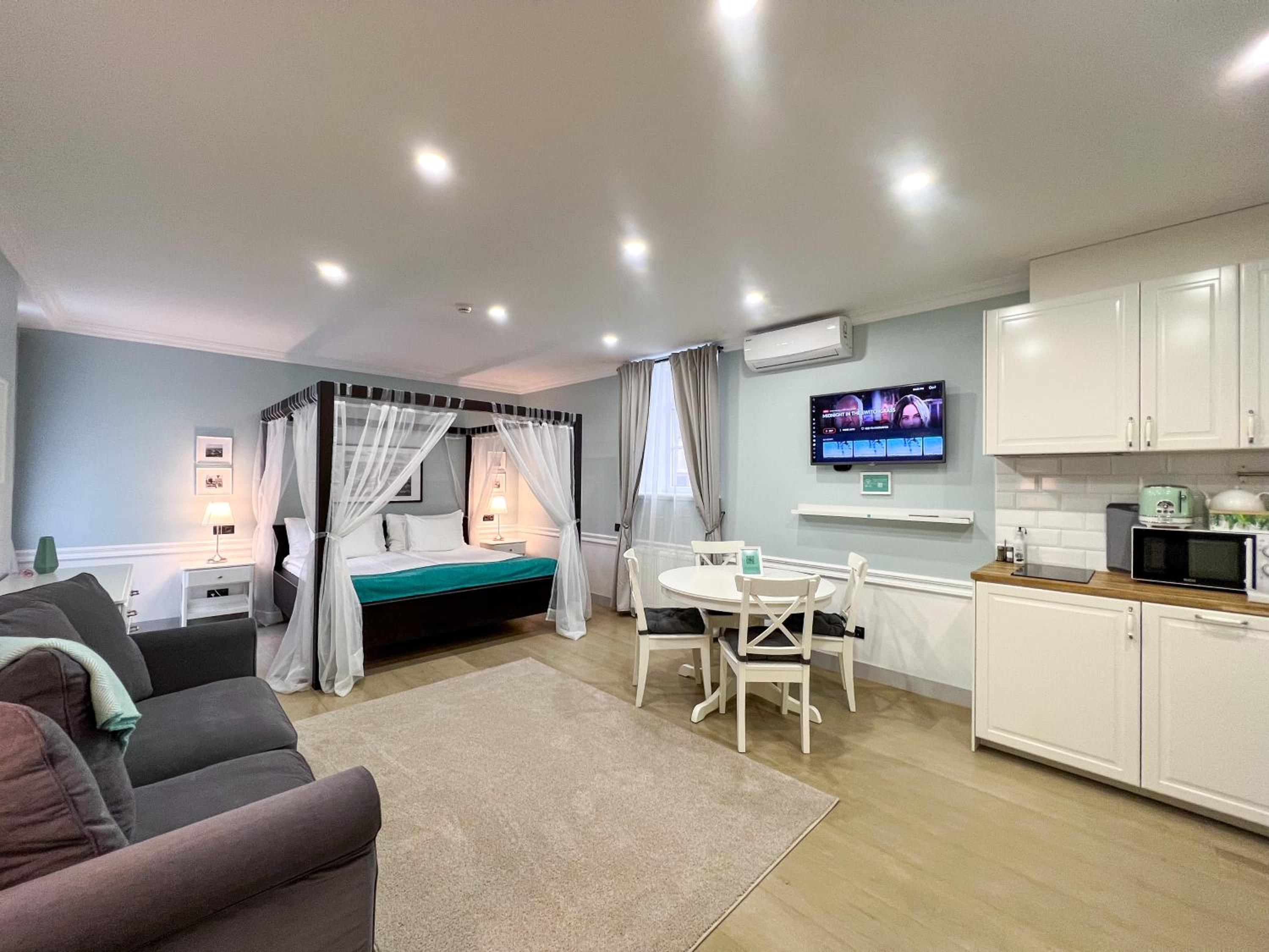 Suite - Photo 5