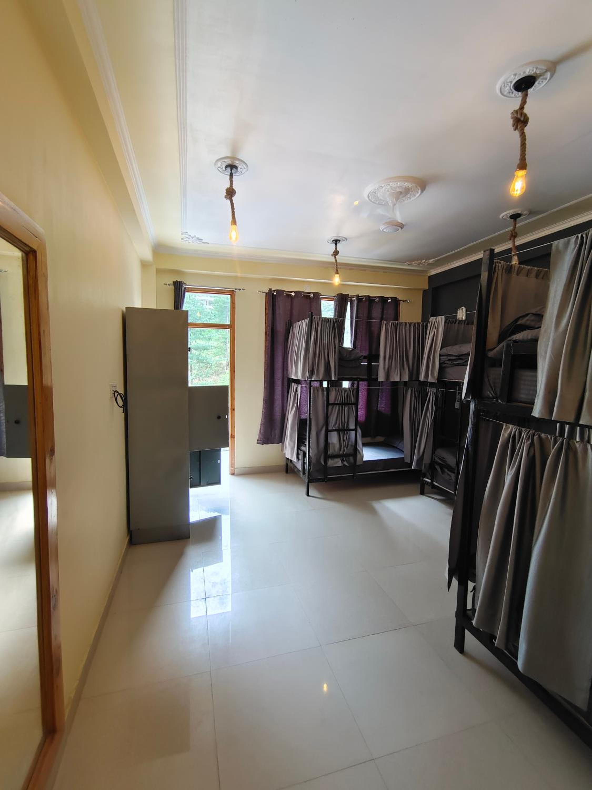 Bed in 6-Bed Mixed Dormitory Room photo 2