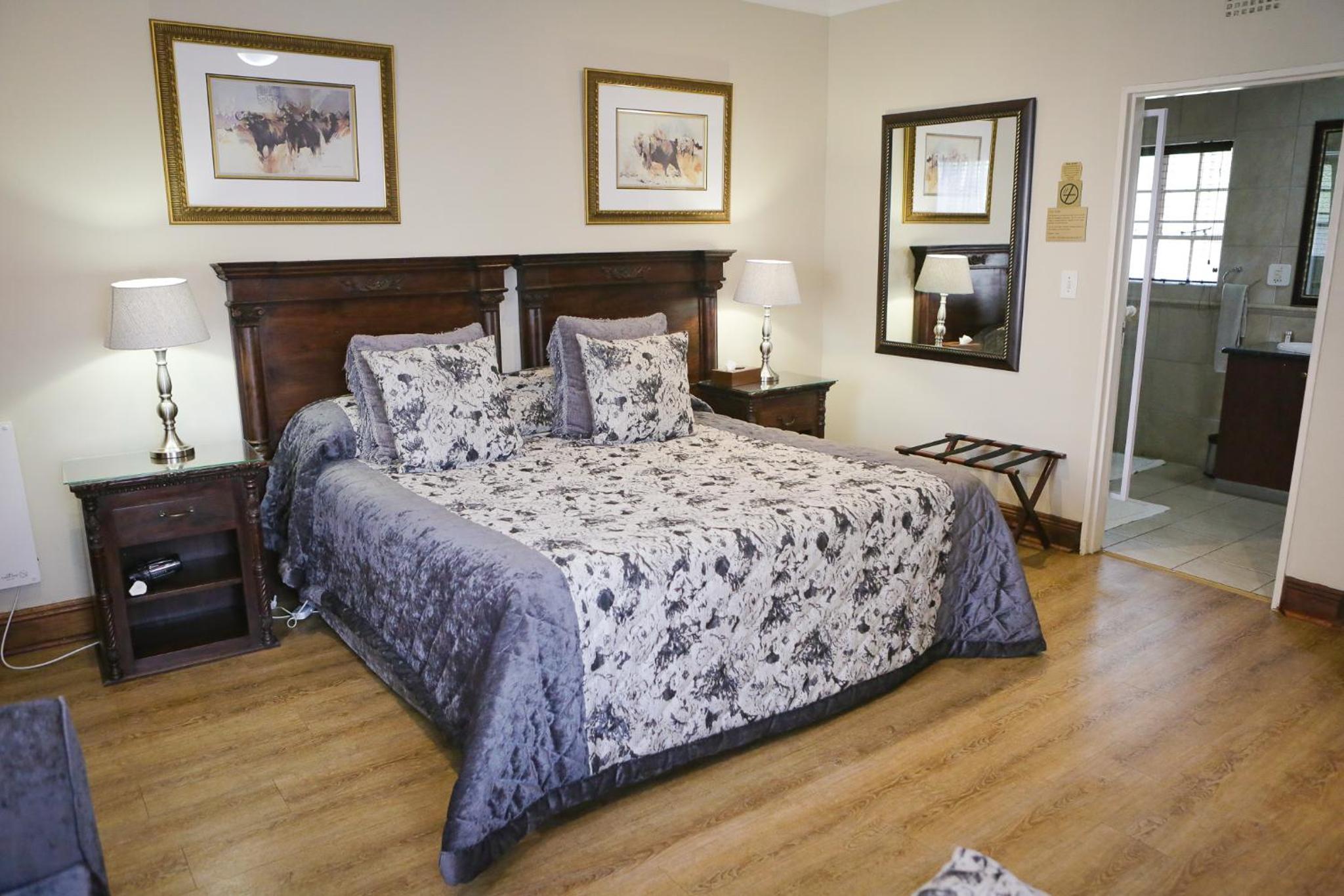 Superior Family Room photo 3