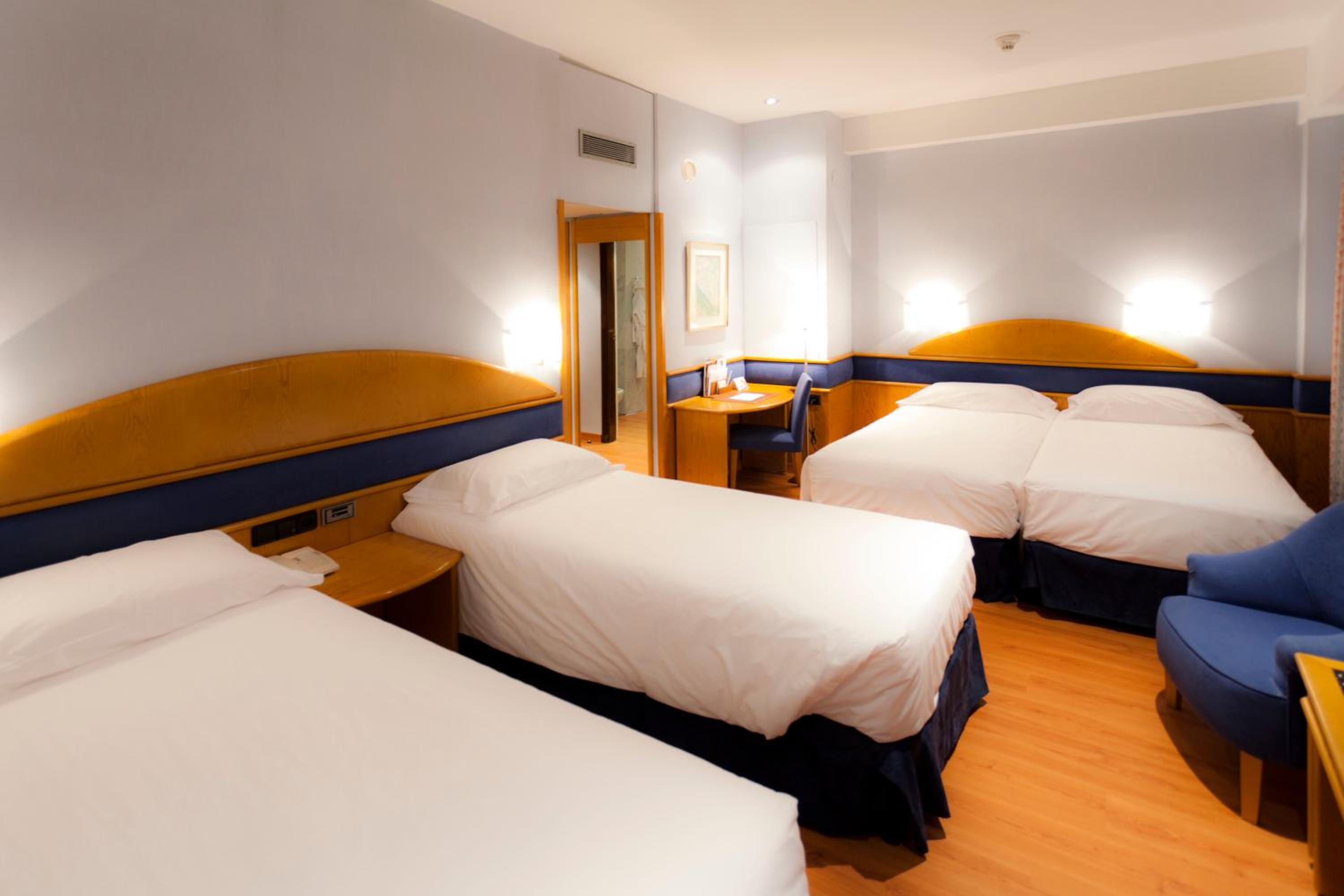 Standard Quadruple Room - Photo 1