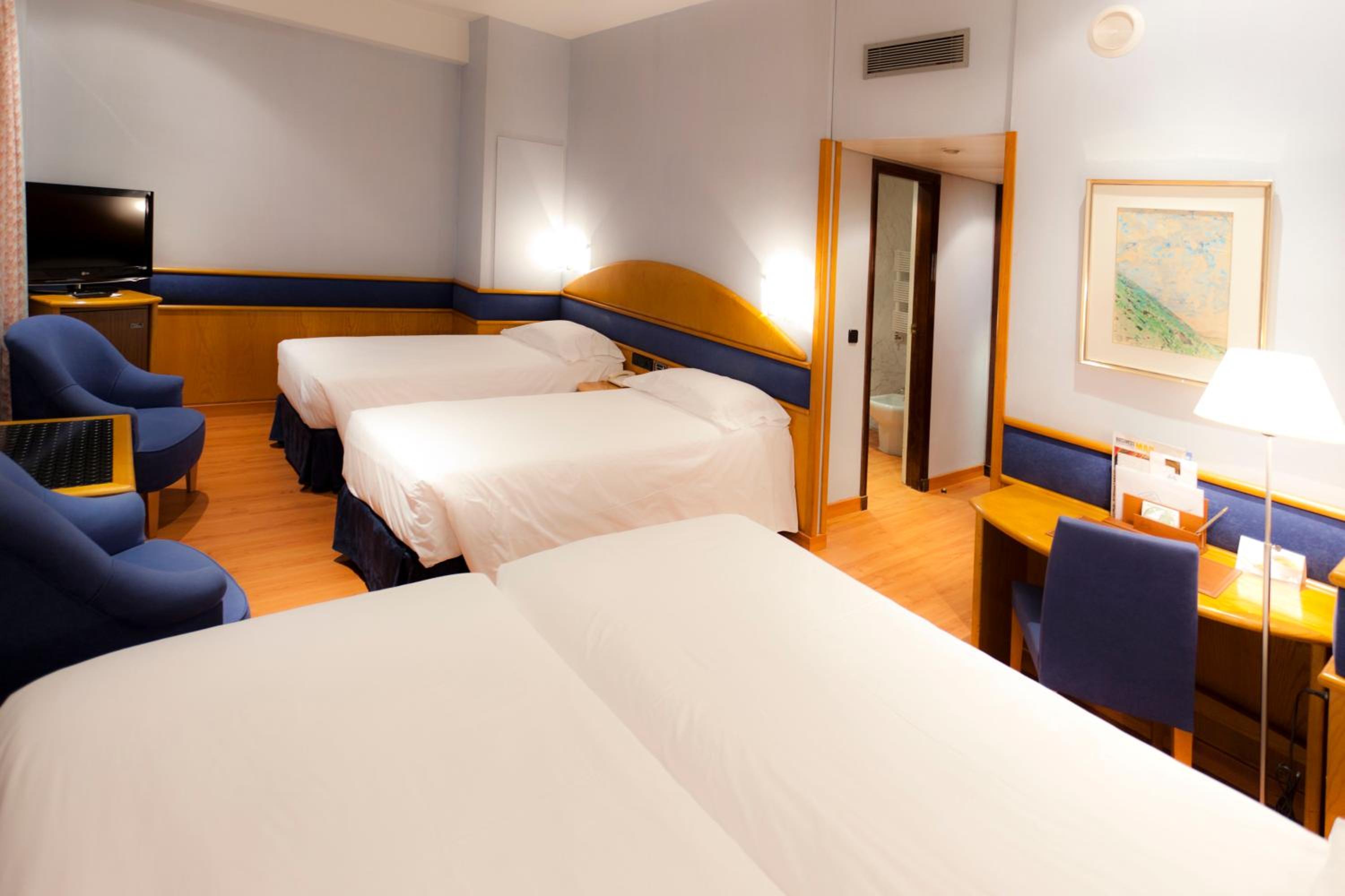 Standard Quadruple Room - Photo 3