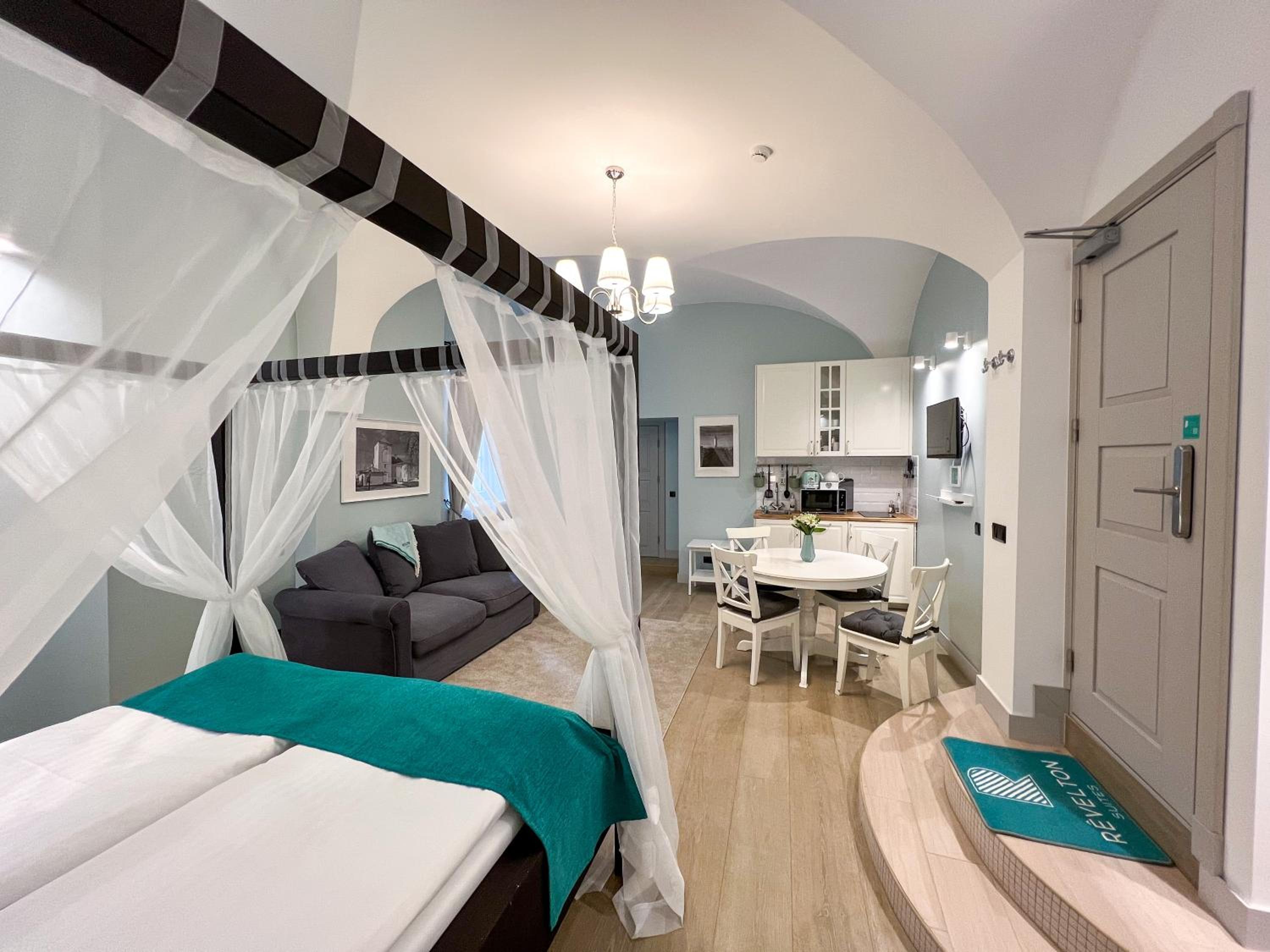 Suite - Photo 8