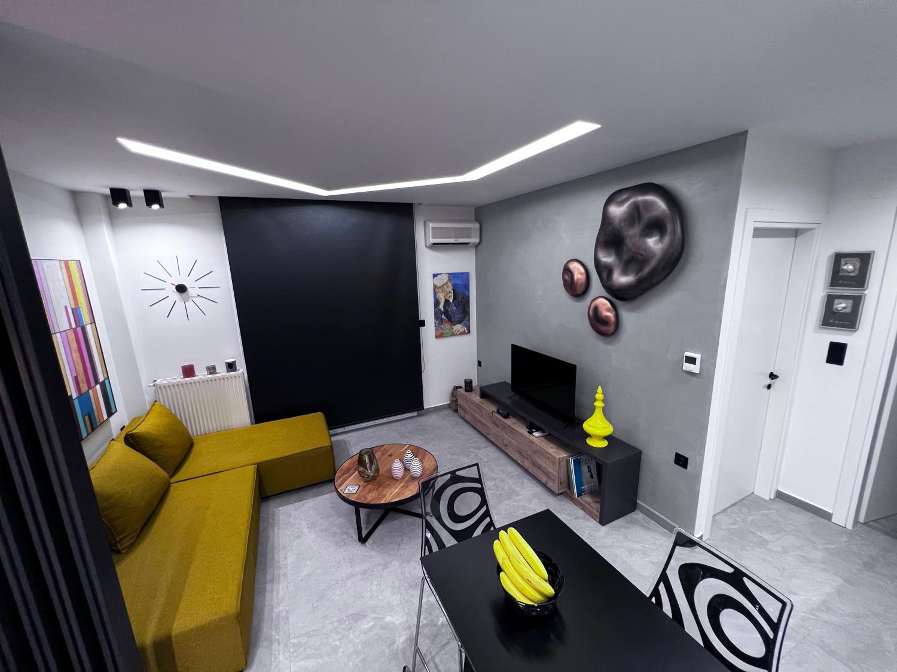 One-Bedroom Apartment photo 1