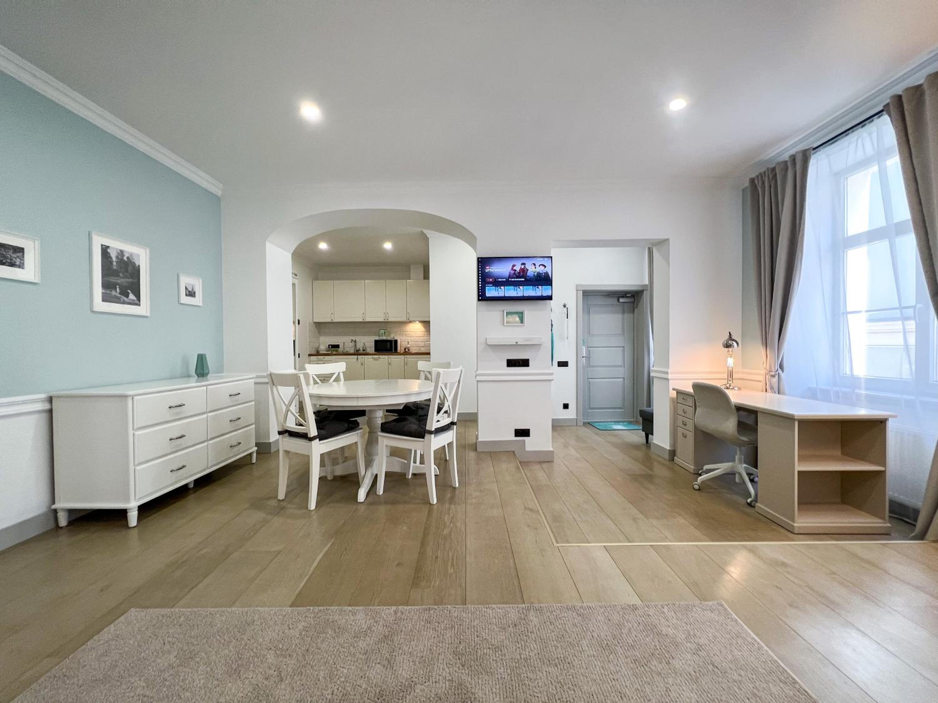 Deluxe Suite - Photo 10