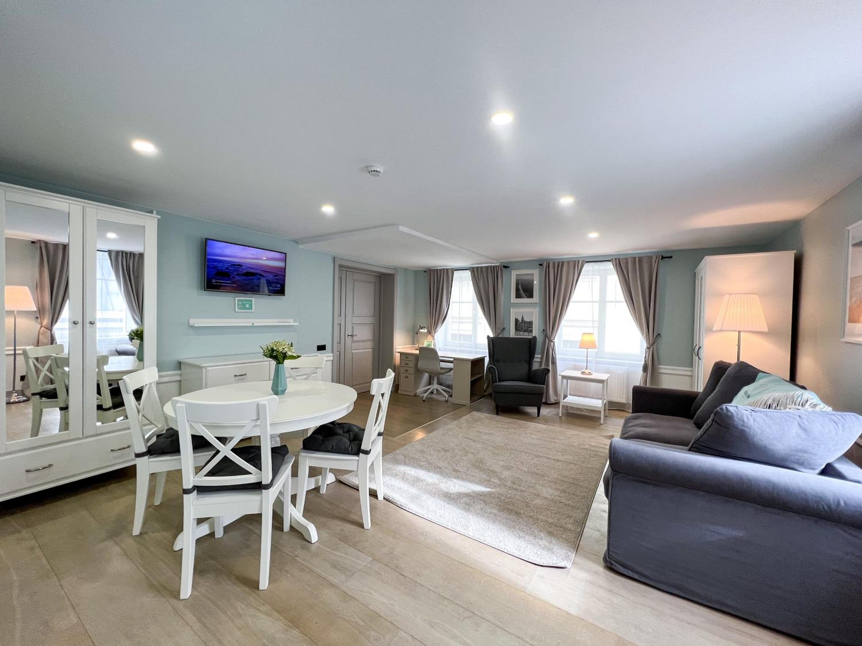 Deluxe Suite - Photo 9