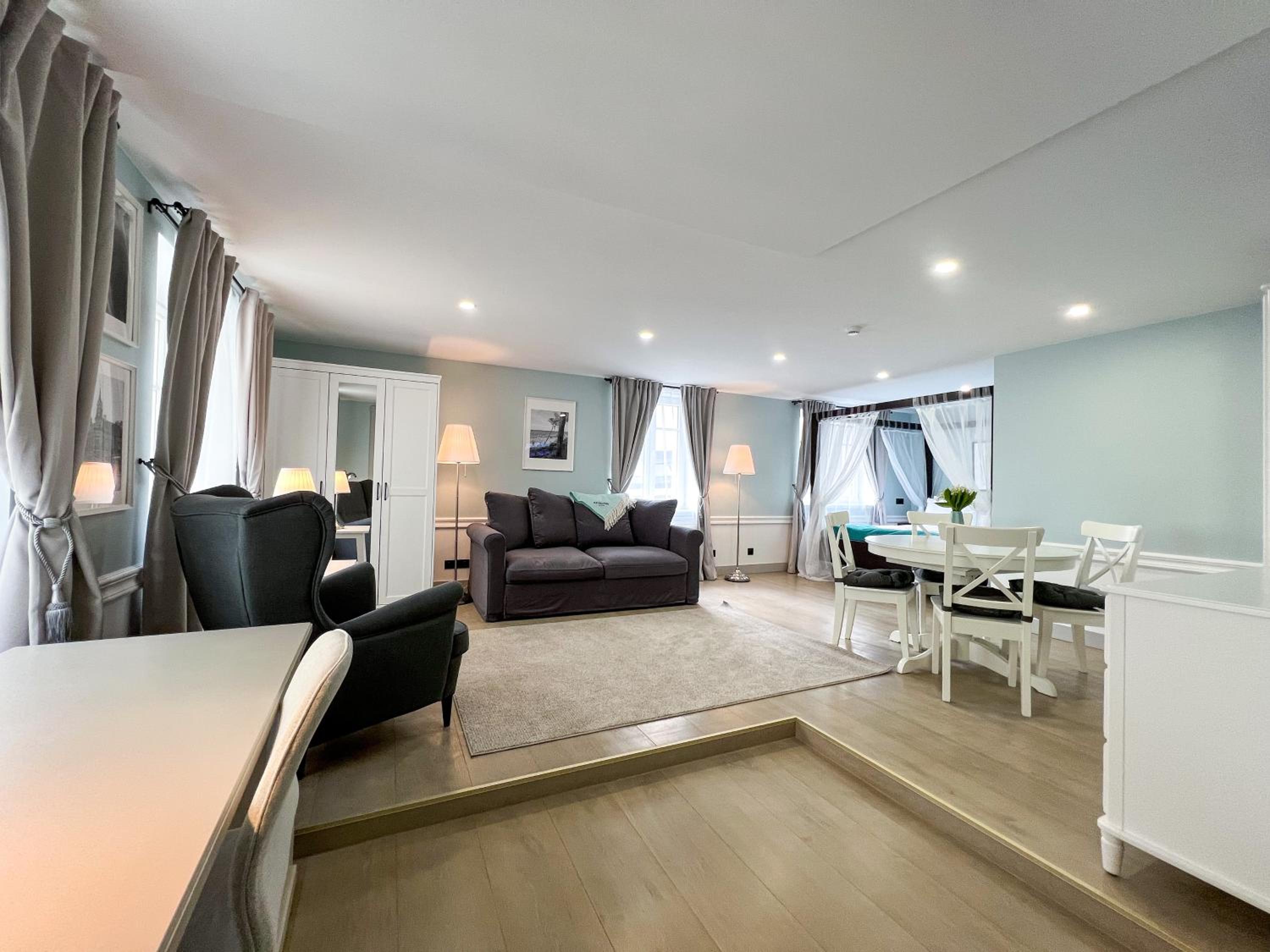 Deluxe Suite - Photo 8