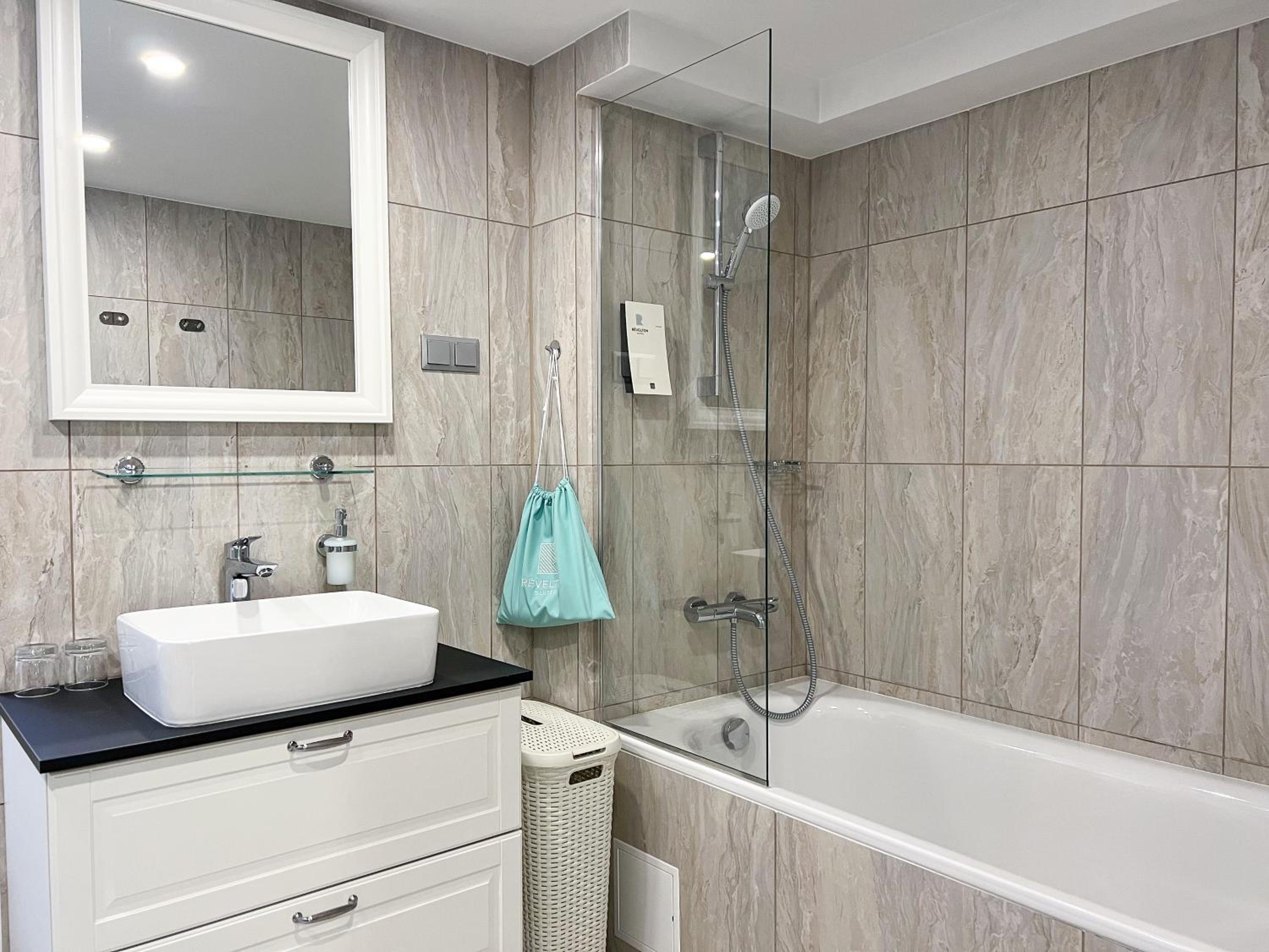 Deluxe Suite - Photo 5