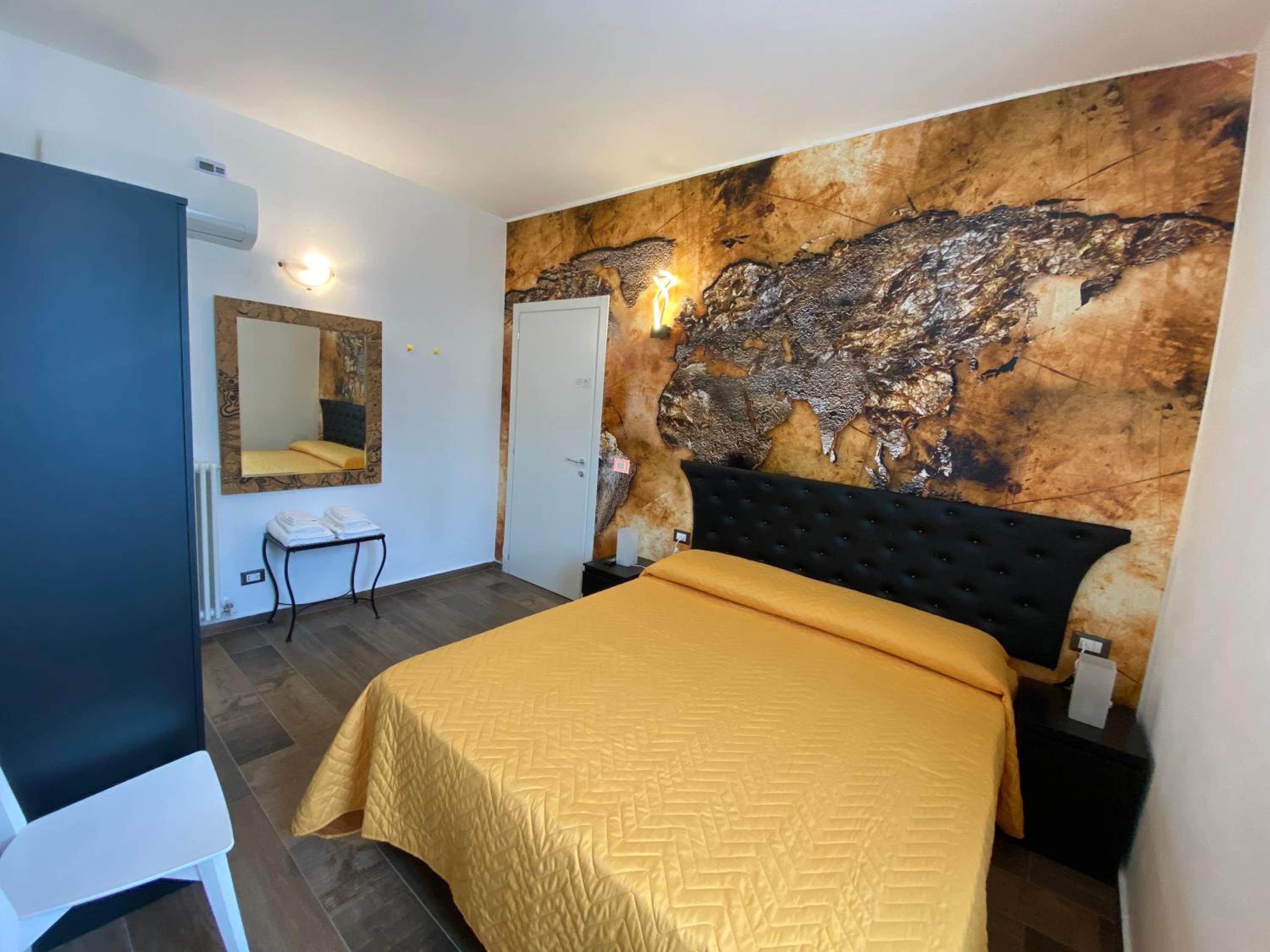 Double Room with Private Bathroom photo 3