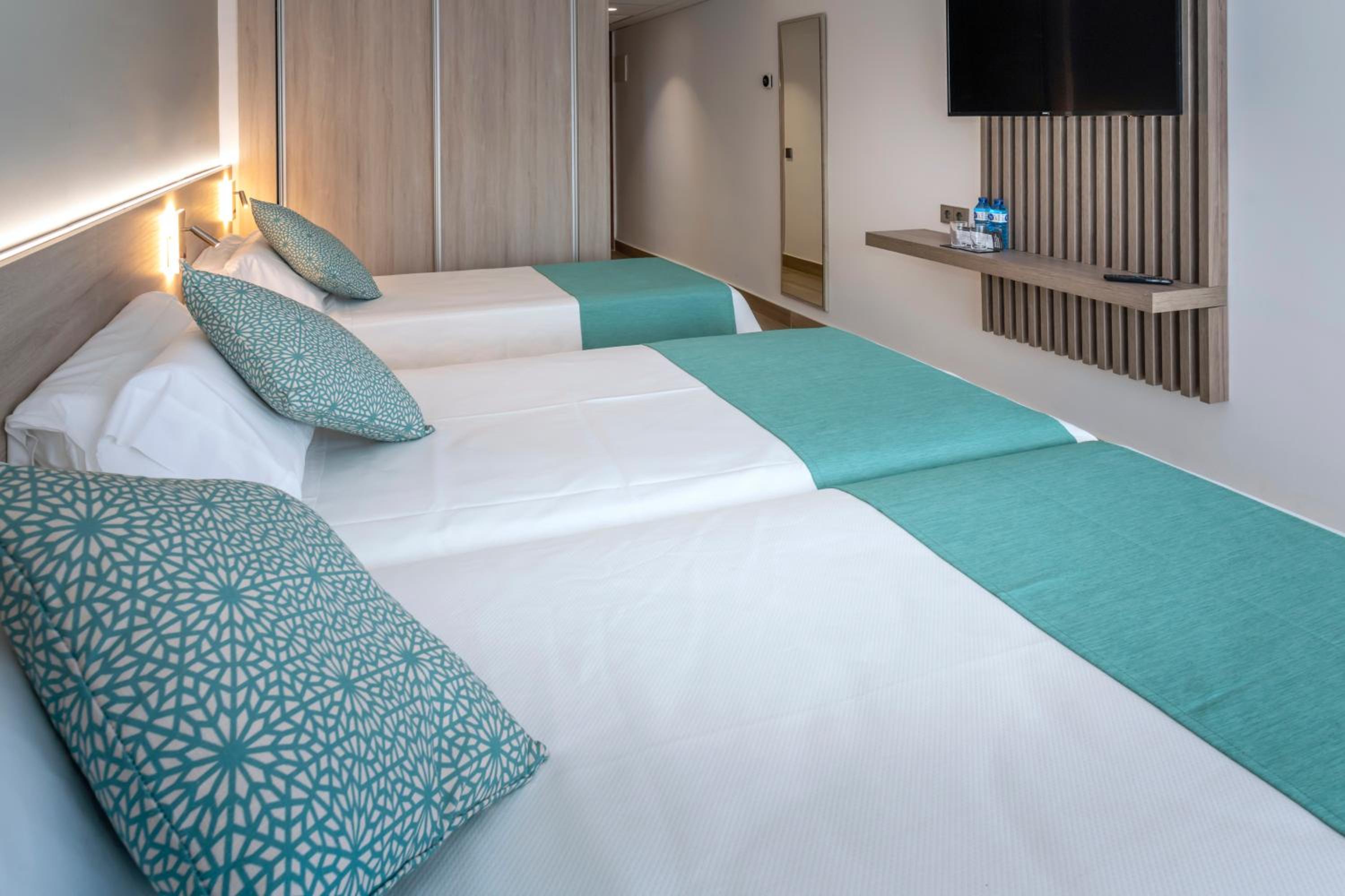 Economy Triple Room (2 Adults + 1 Child) - Photo 3