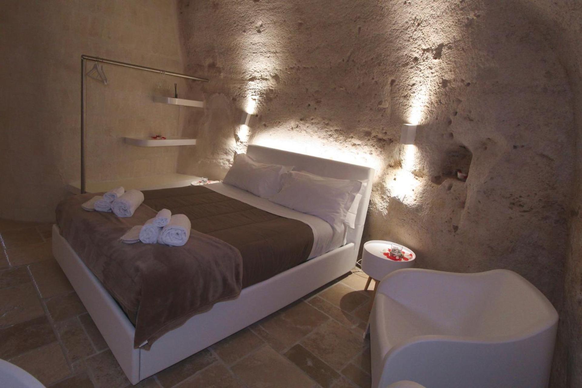 Deluxe King Room - Photo 6