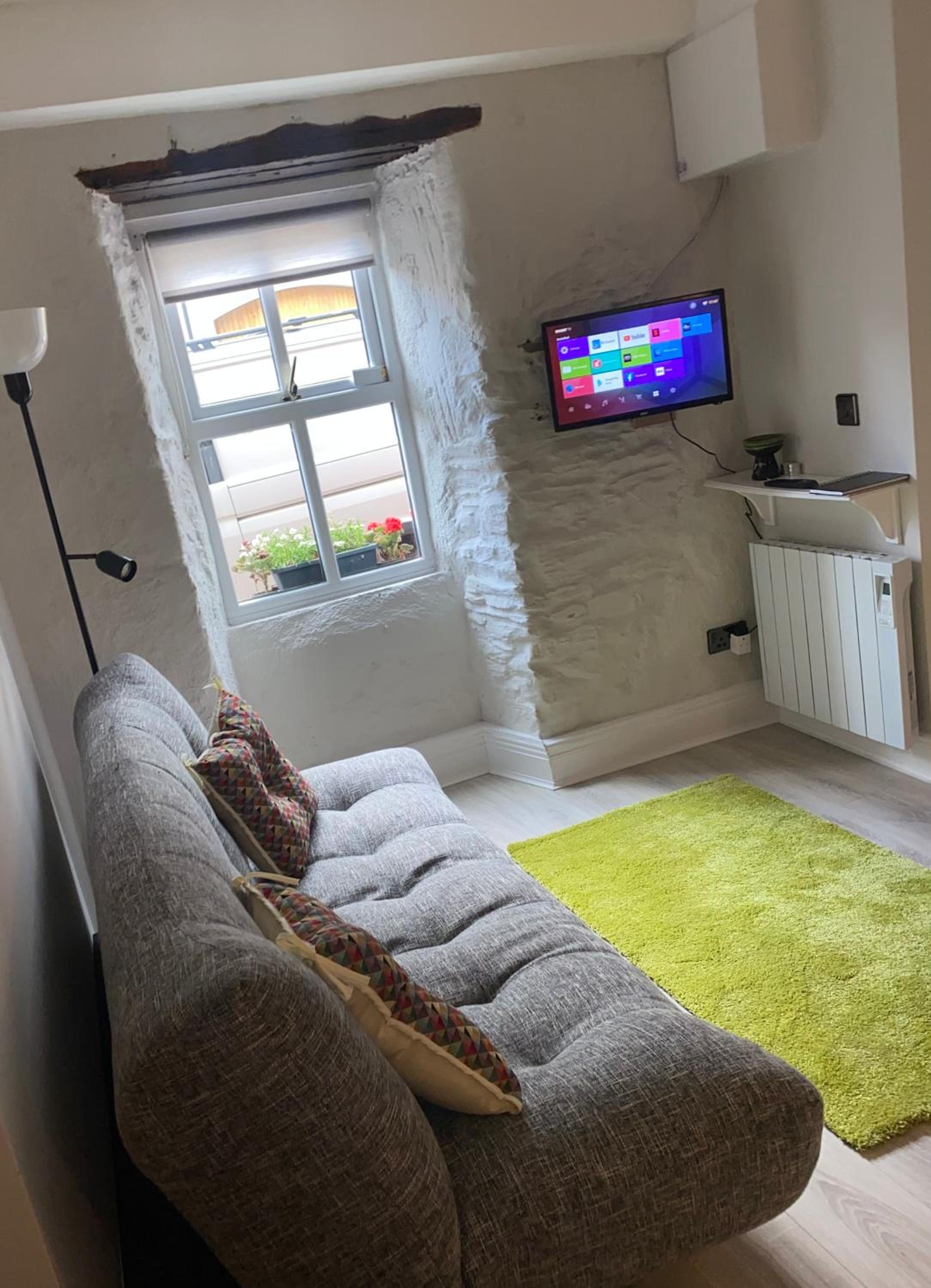 One-Bedroom Apartment - Photo 7