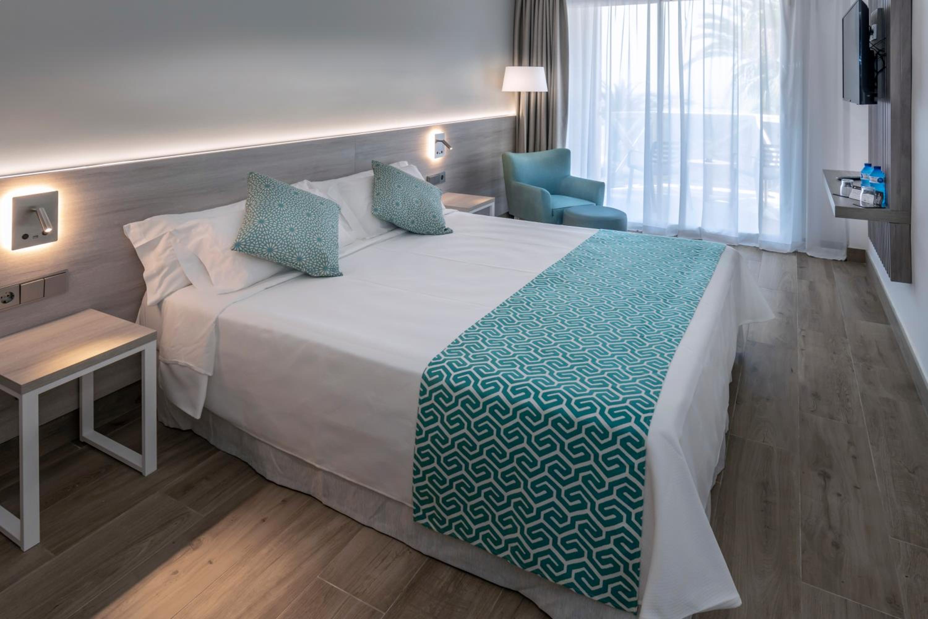 Double Room with Sea View (2 Adults) - Photo 8