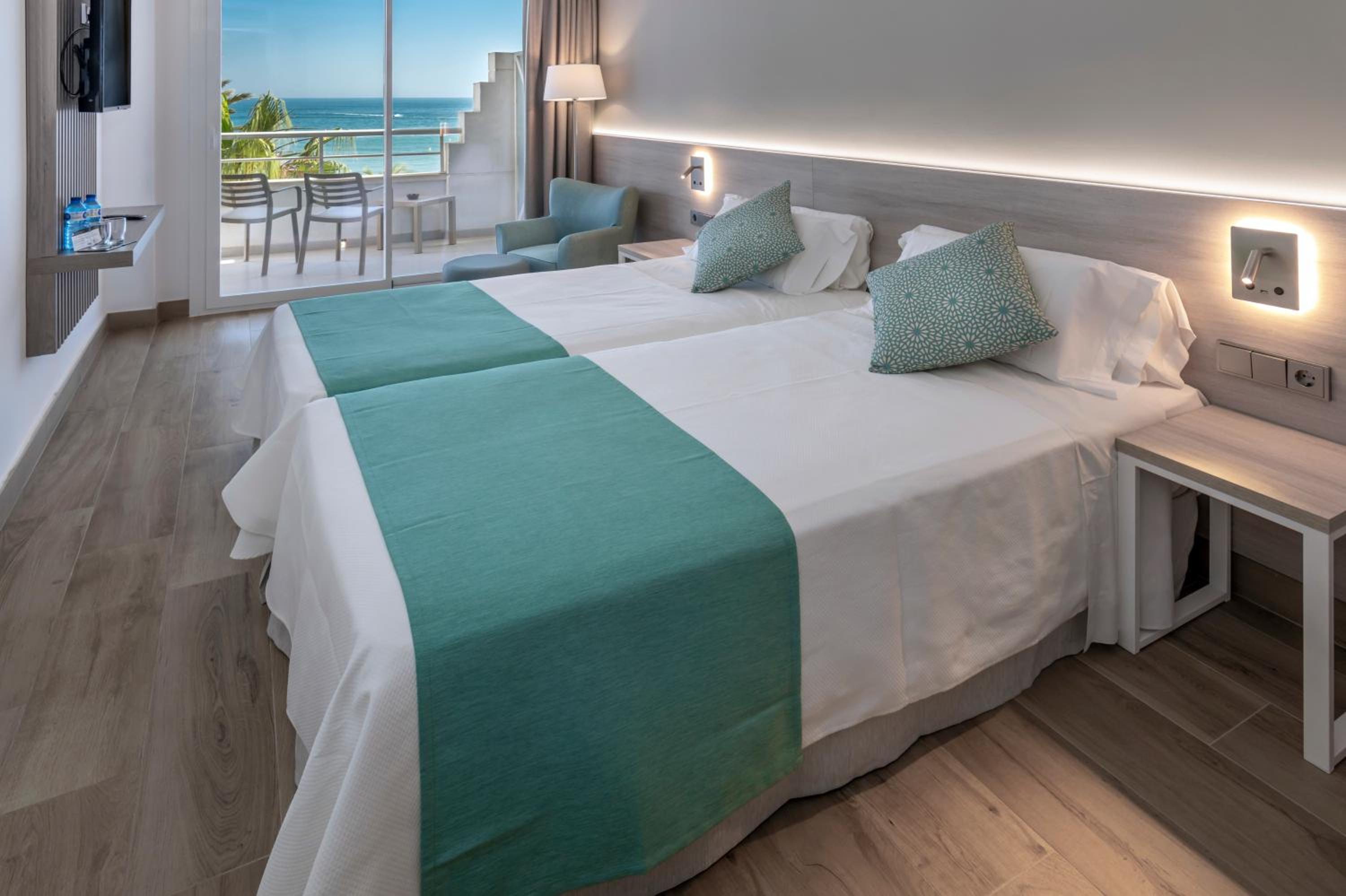 Double Room with Sea View (2 Adults) - Photo 1