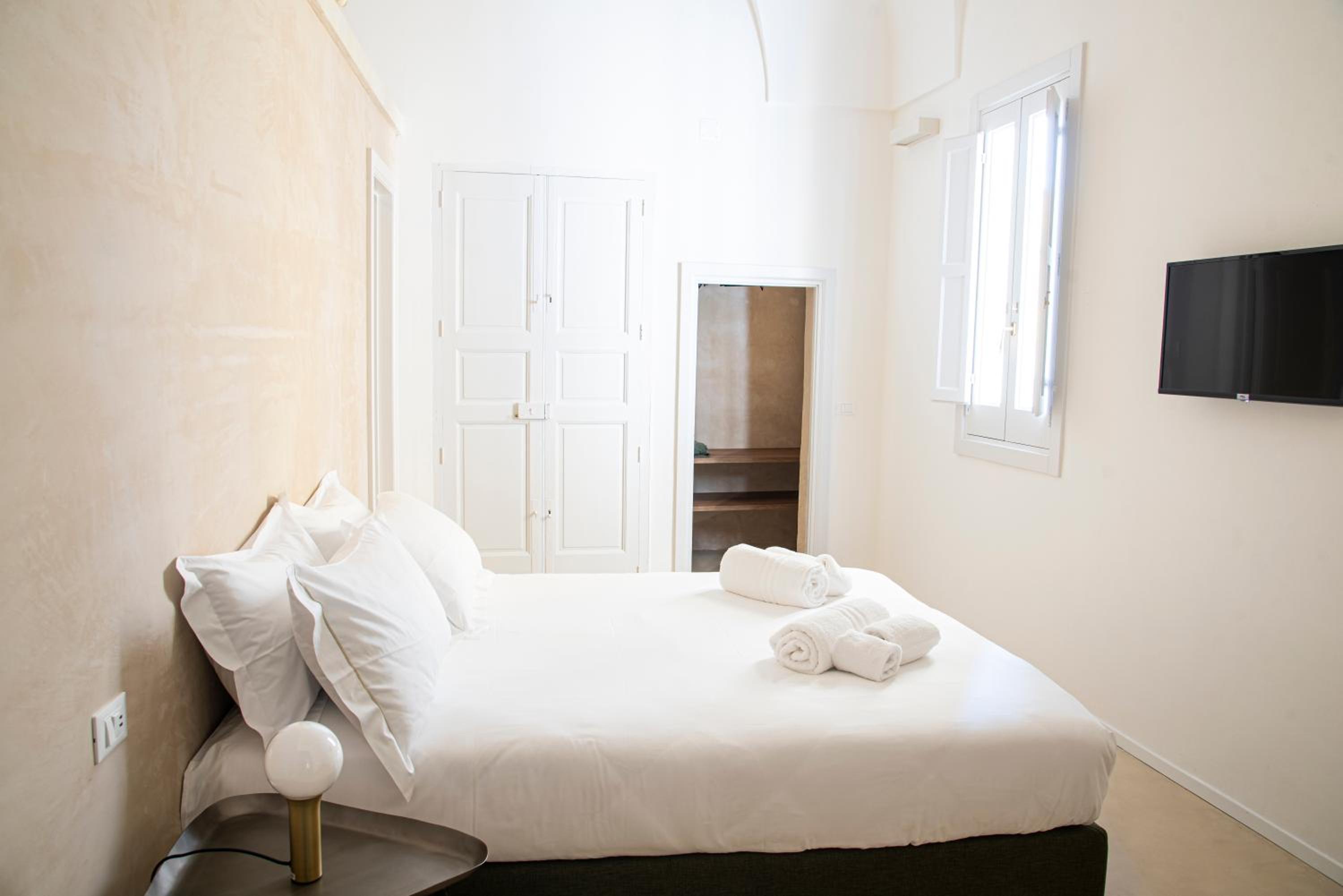 Standard Double Room - Photo 2