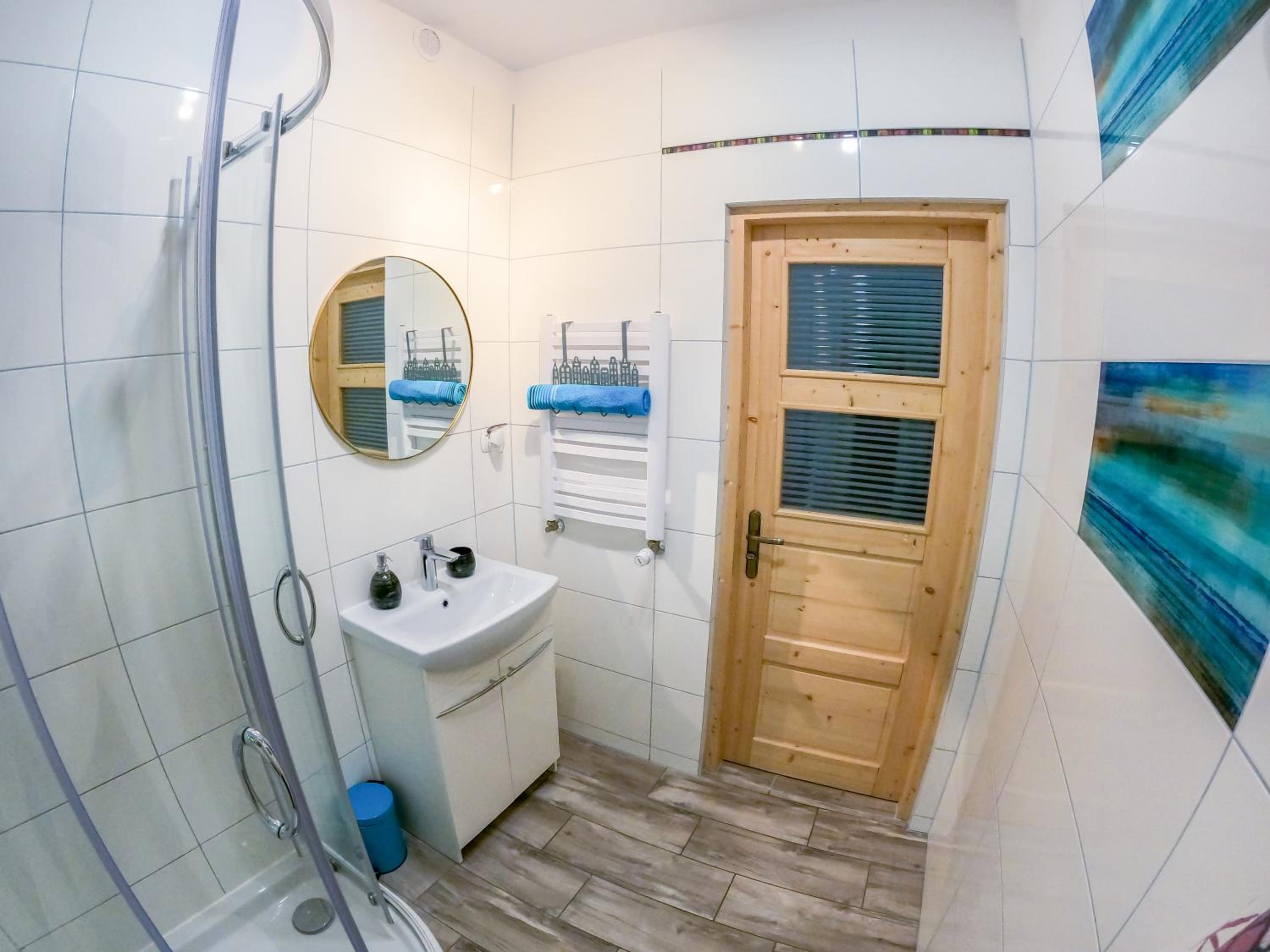 Quadruple Room with Private Bathroom - Photo 8