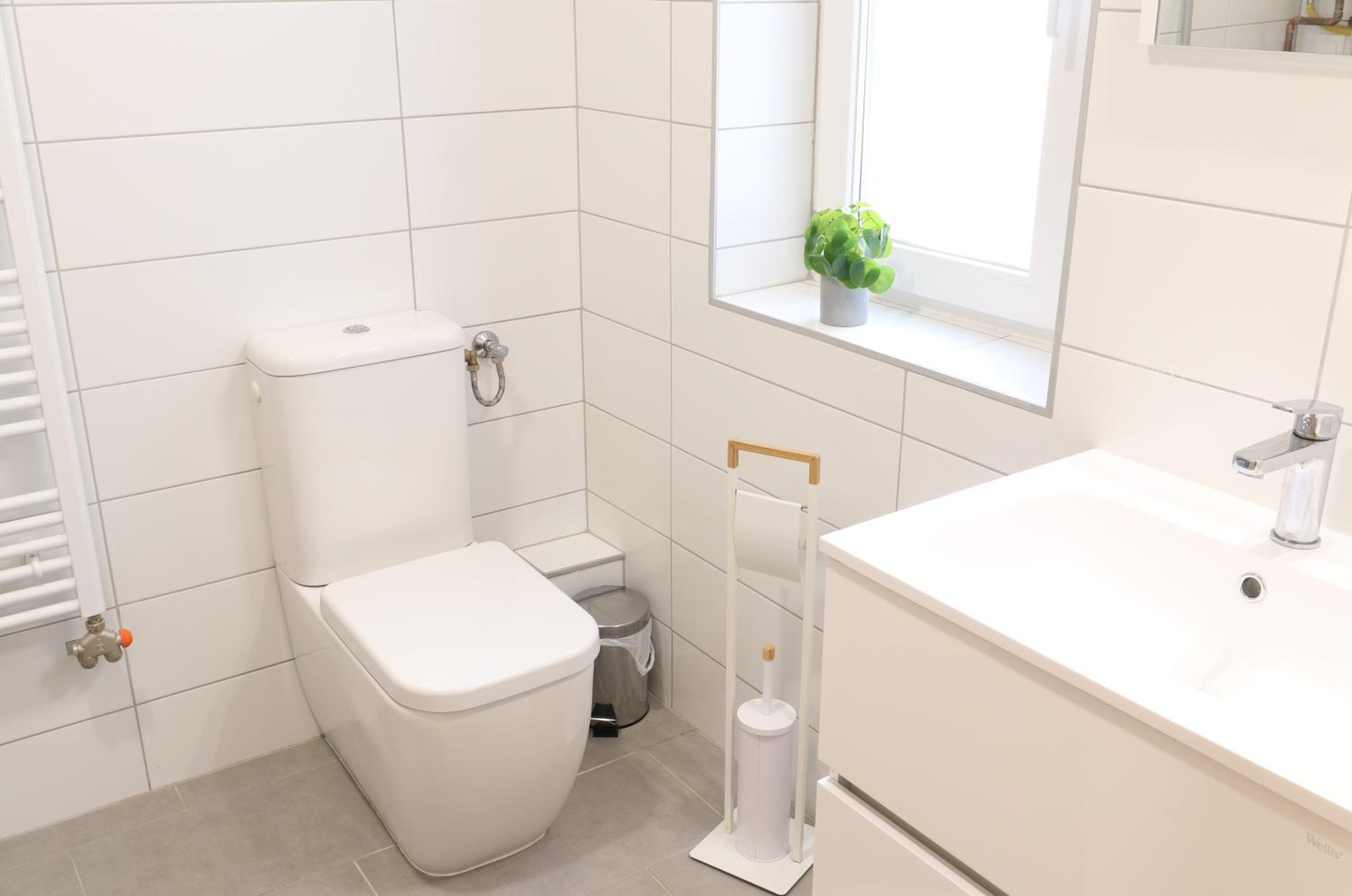 One-Bedroom Apartment - Photo 3