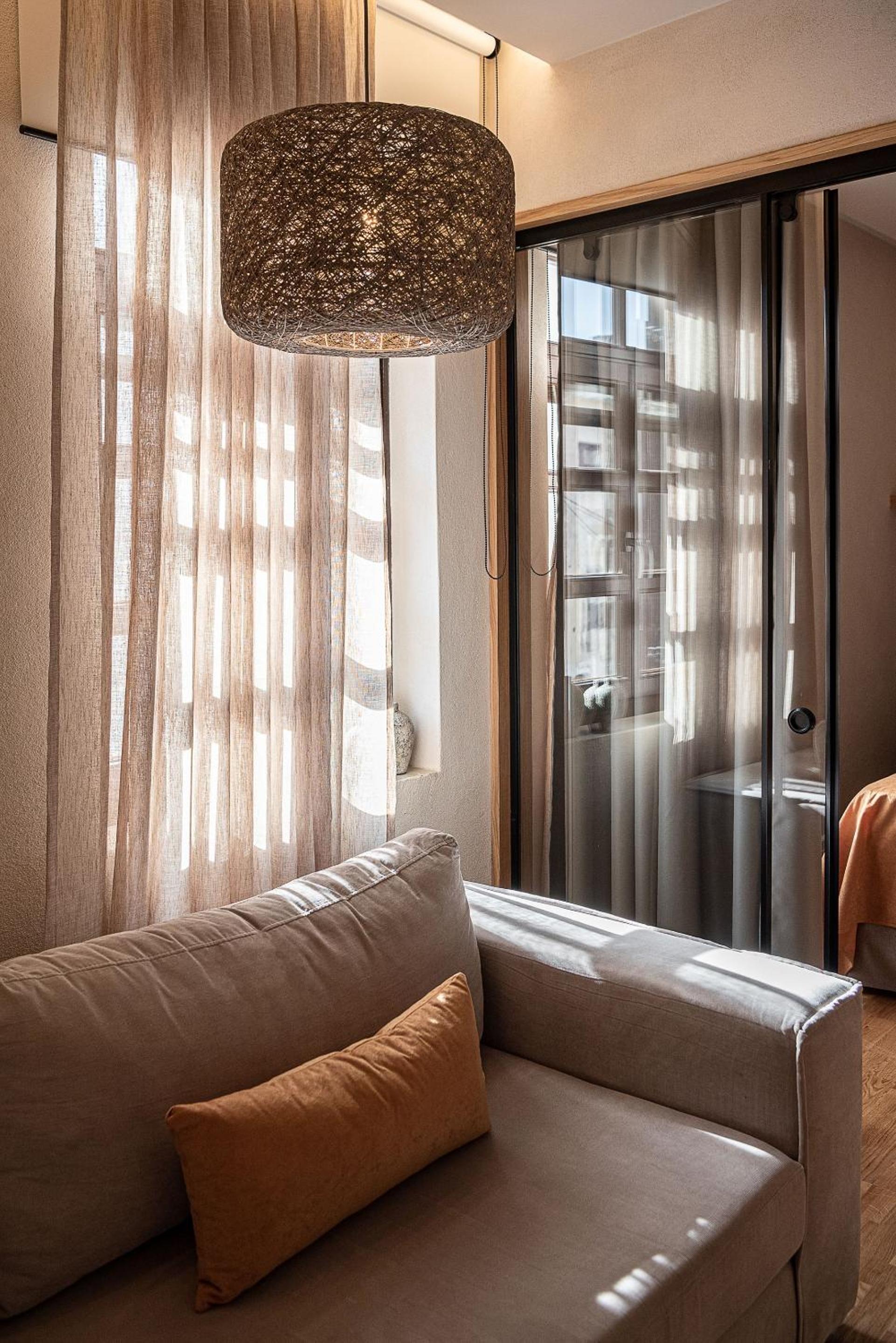 Deluxe Suite with Shared Veranda photo 3