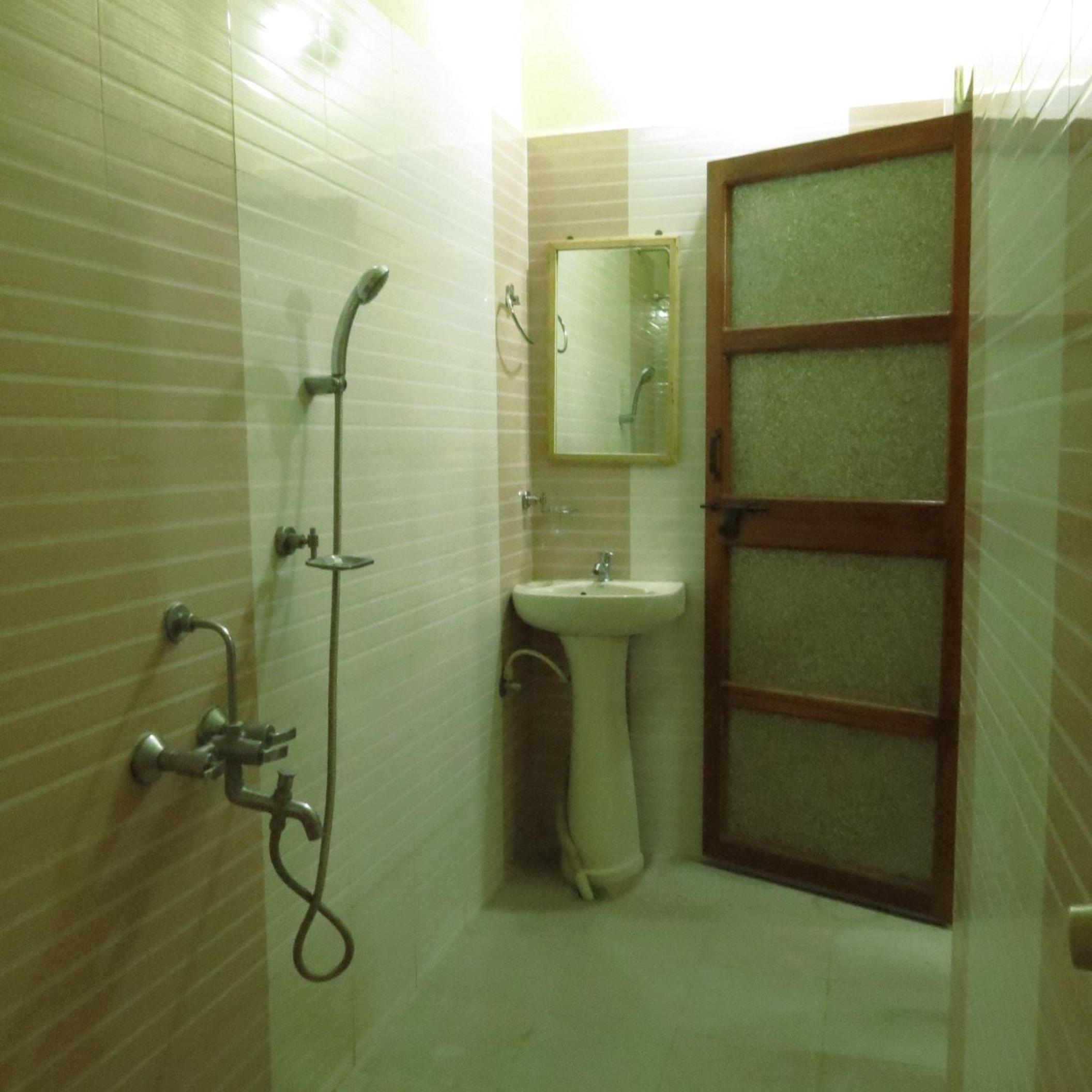 Standard Double or Twin Room with Fan - Photo 2
