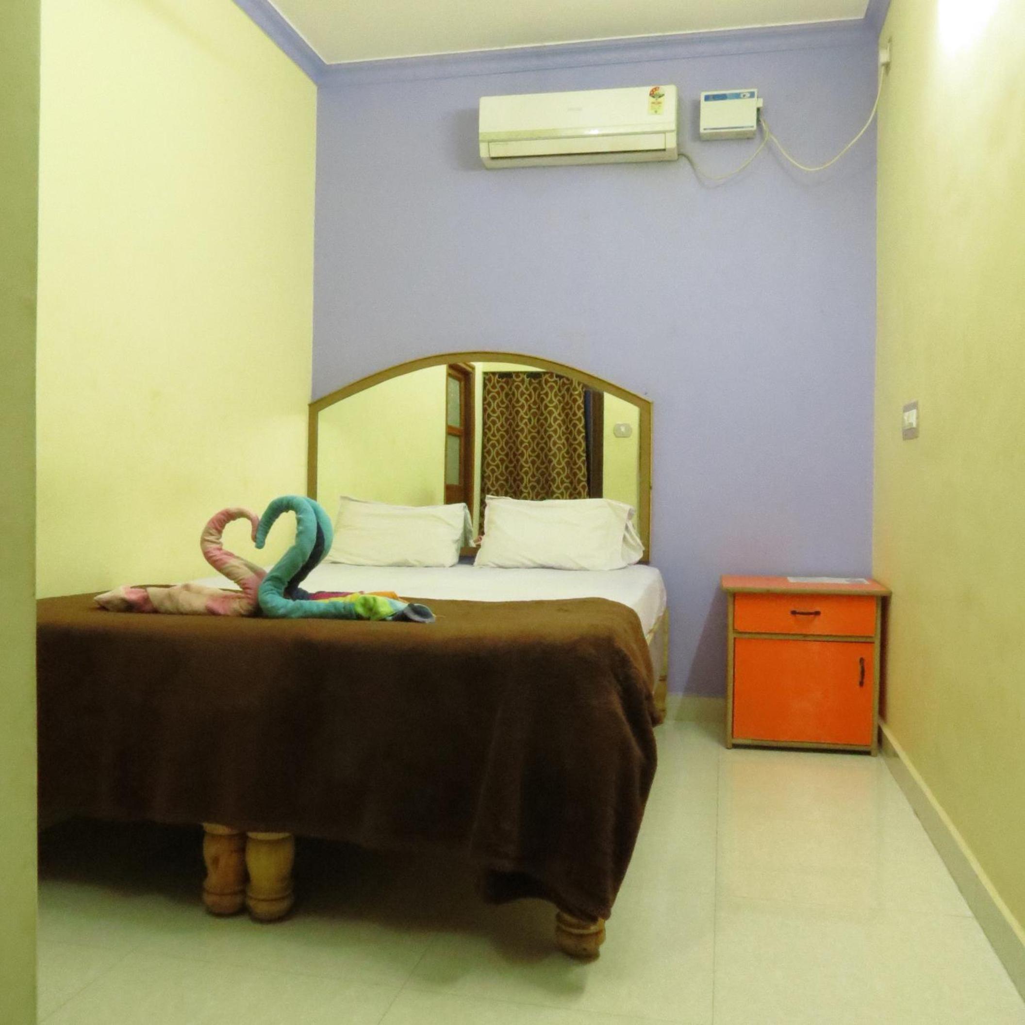 Standard Double or Twin Room with Fan - Photo 4