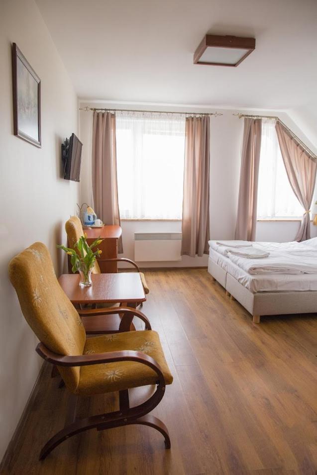 Double or Twin Room - Photo 7