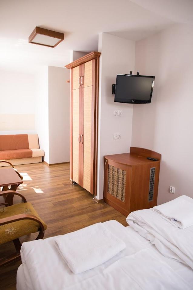 Double Room with Extra Bed (2 Adults + 1 Child) - Photo 11