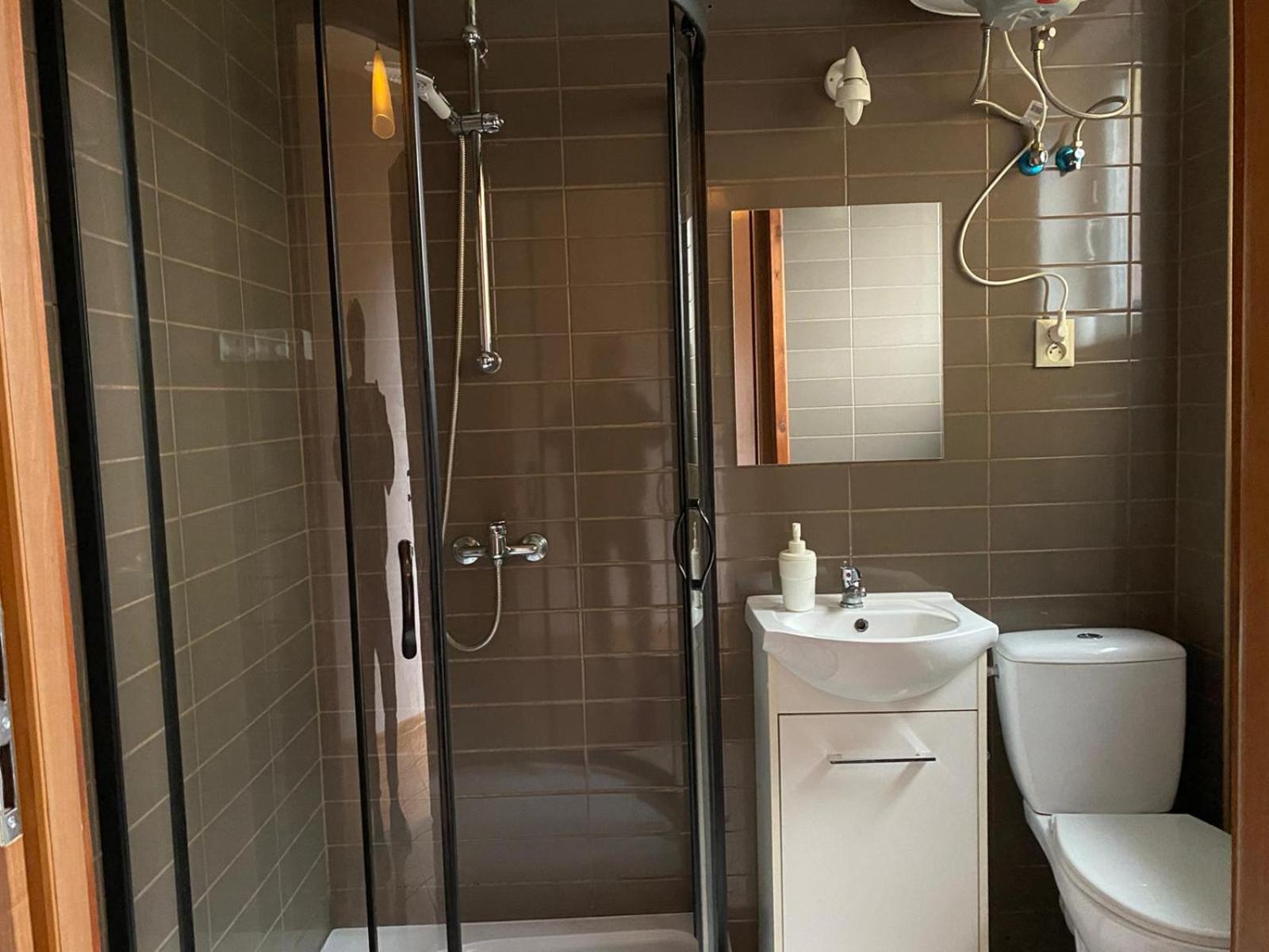 Triple Room with Bathroom - Photo 4