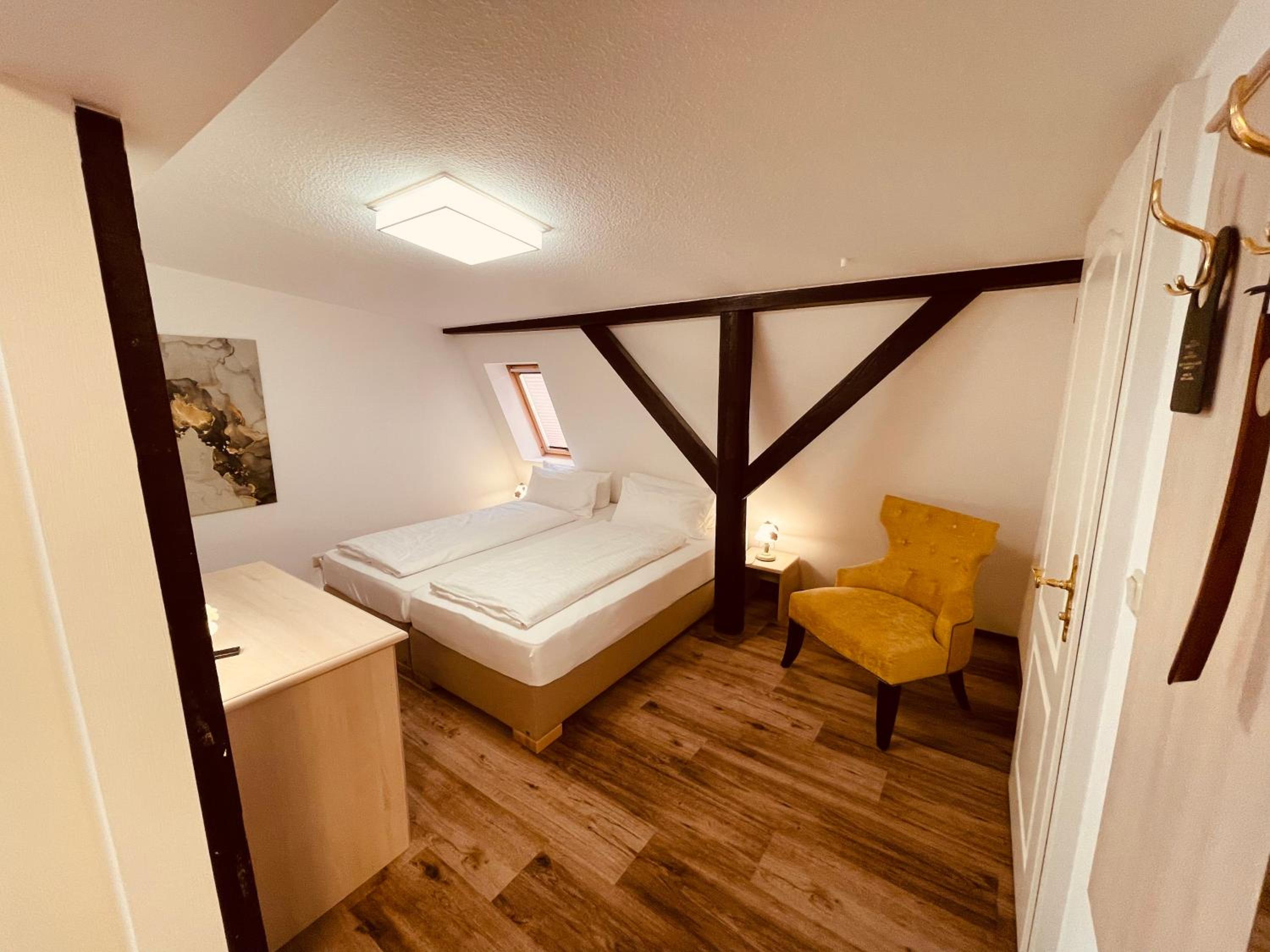 Double Room - Attic - Photo 10