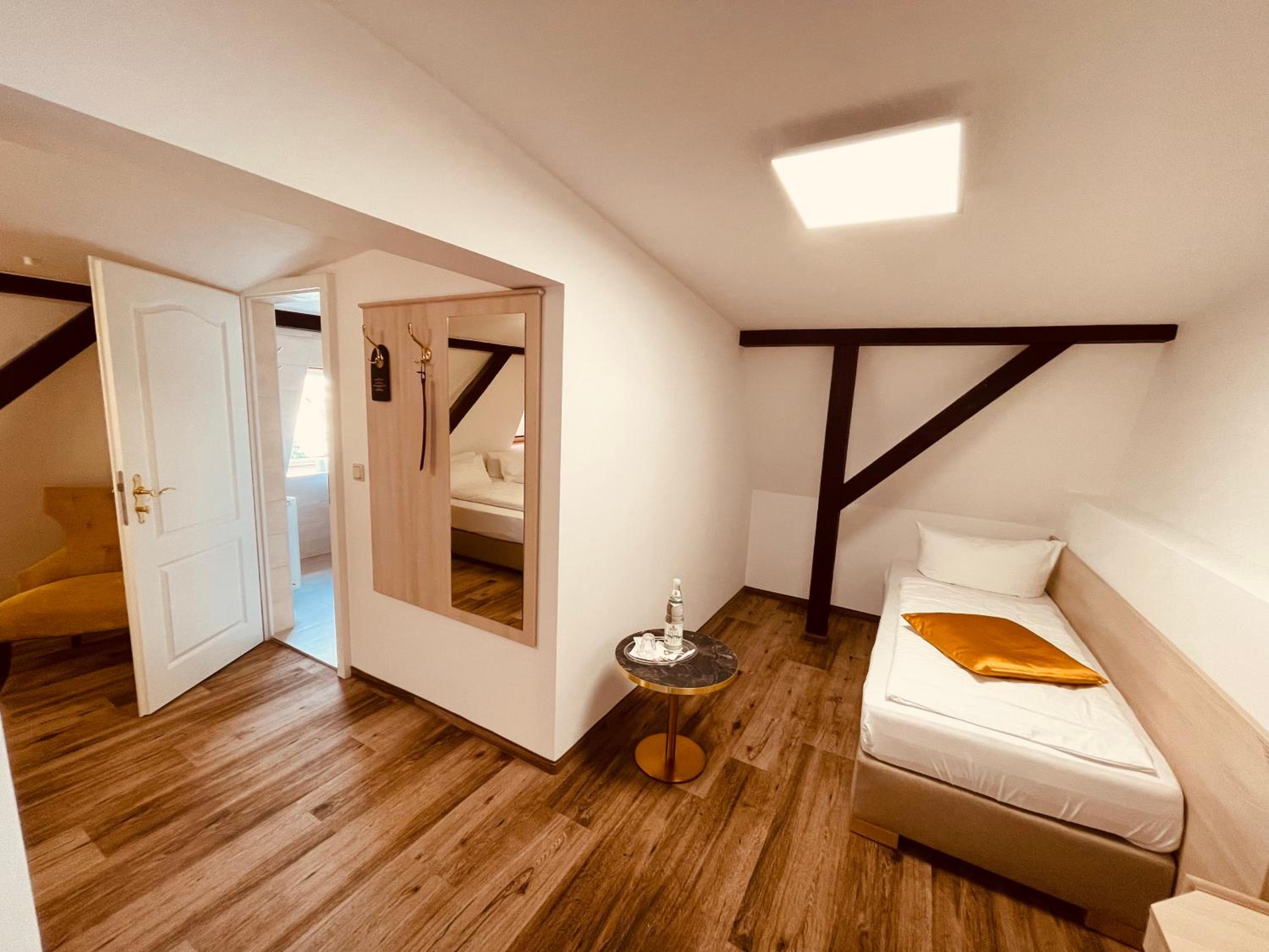 Double Room - Attic - Photo 9