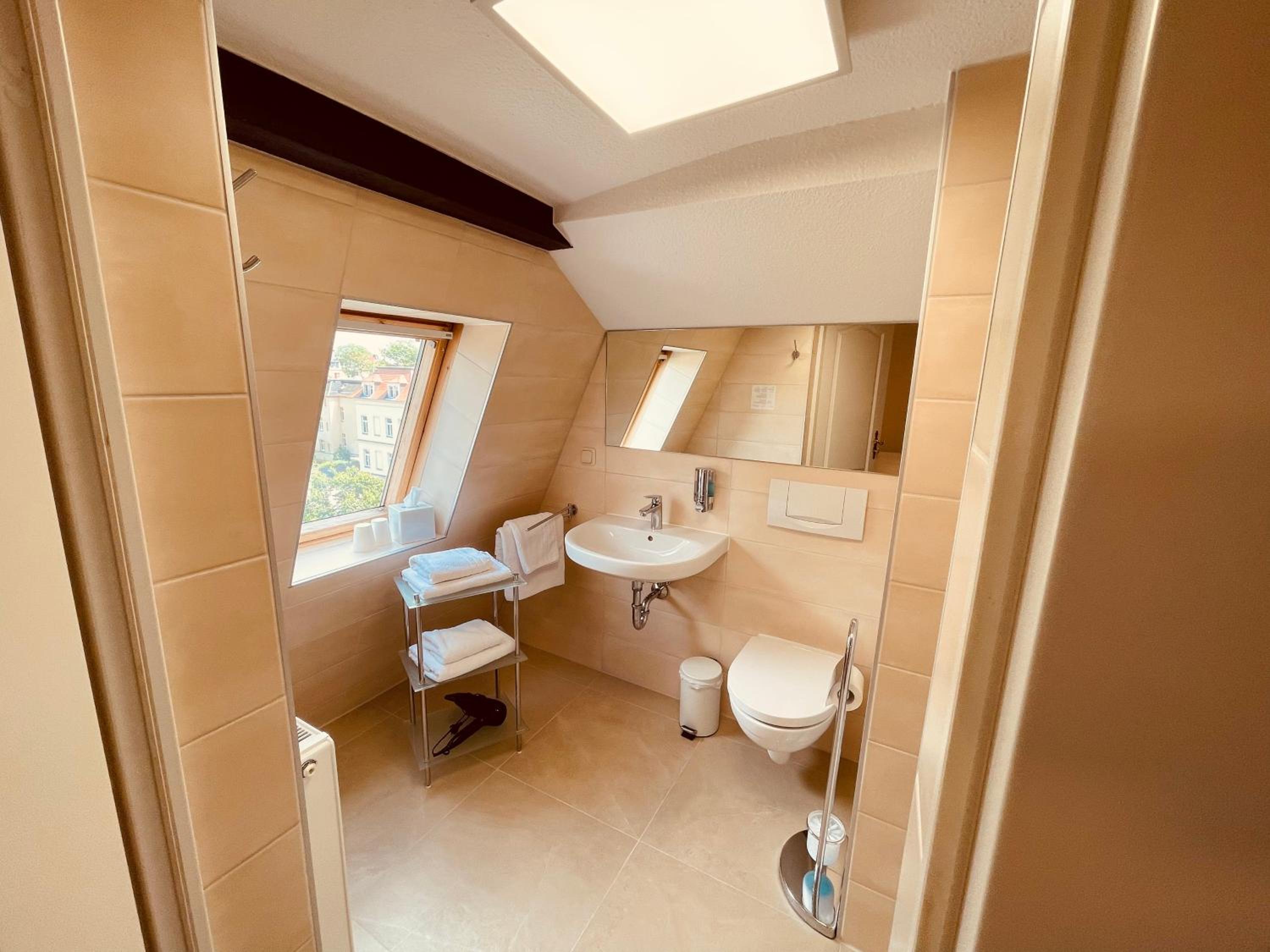 Double Room - Attic - Photo 8