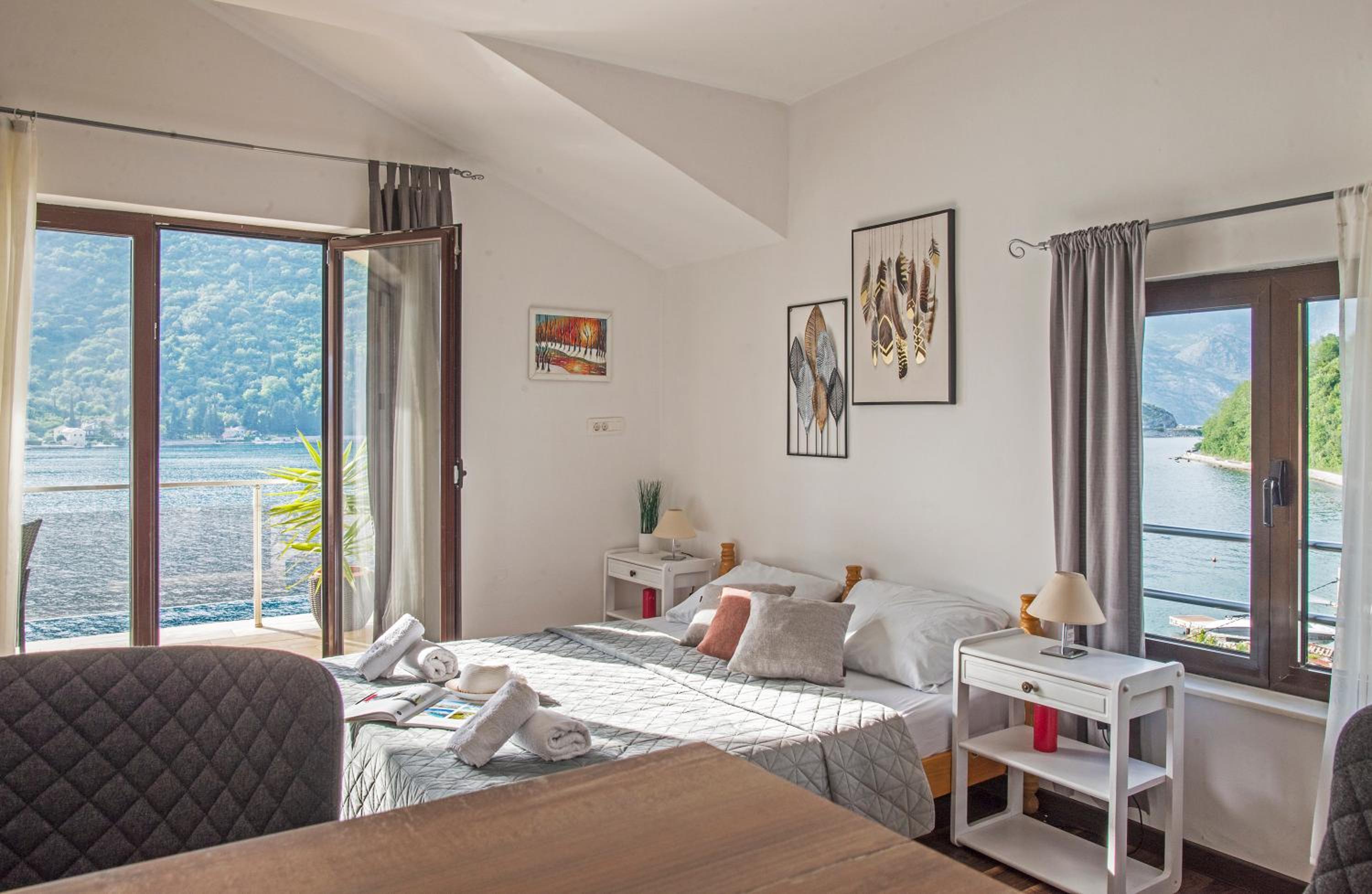 One-Bedroom Apartment with Balcony and Sea View (3 Adults) photo 2