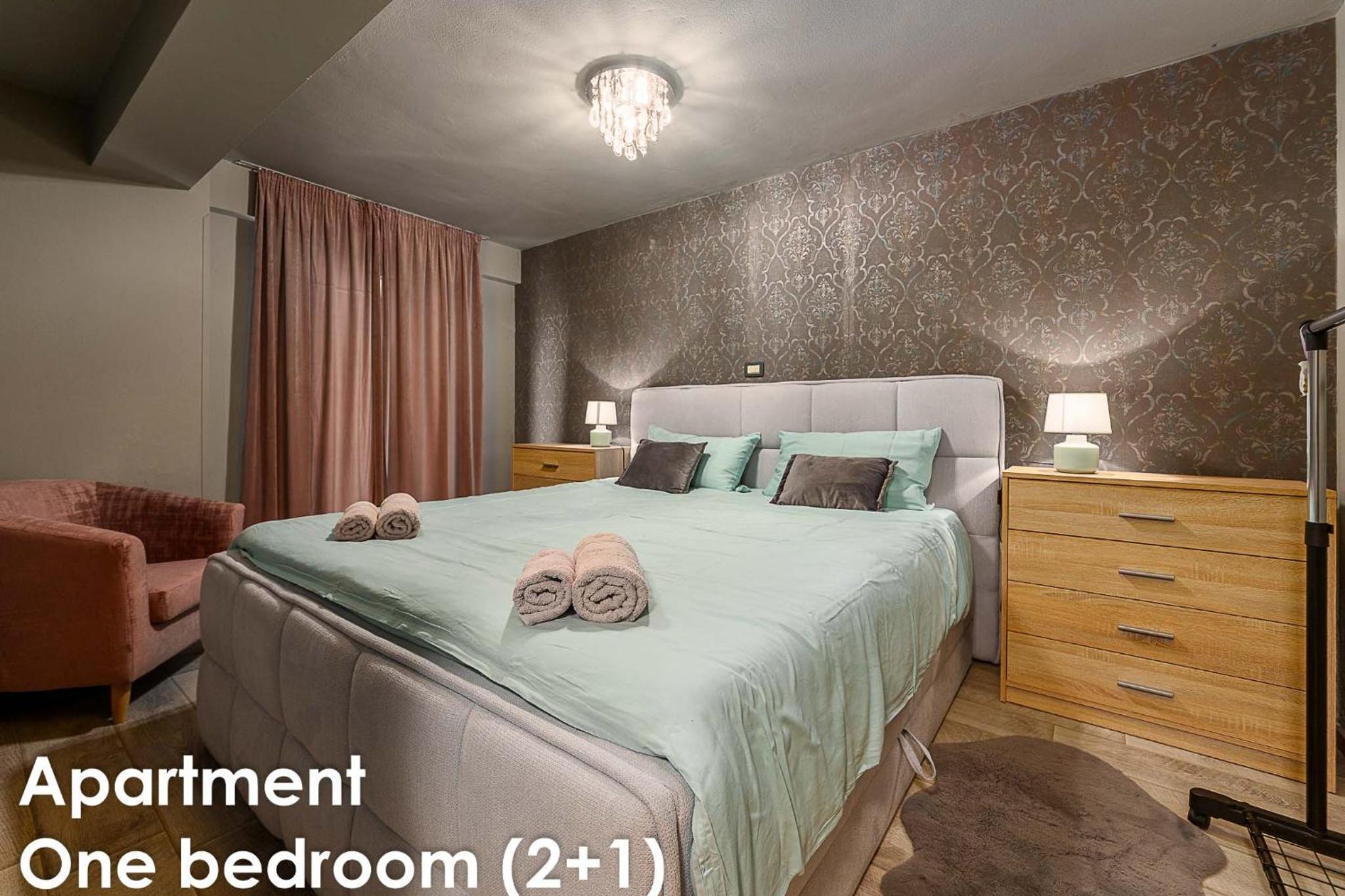 One-Bedroom Apartment photo 1