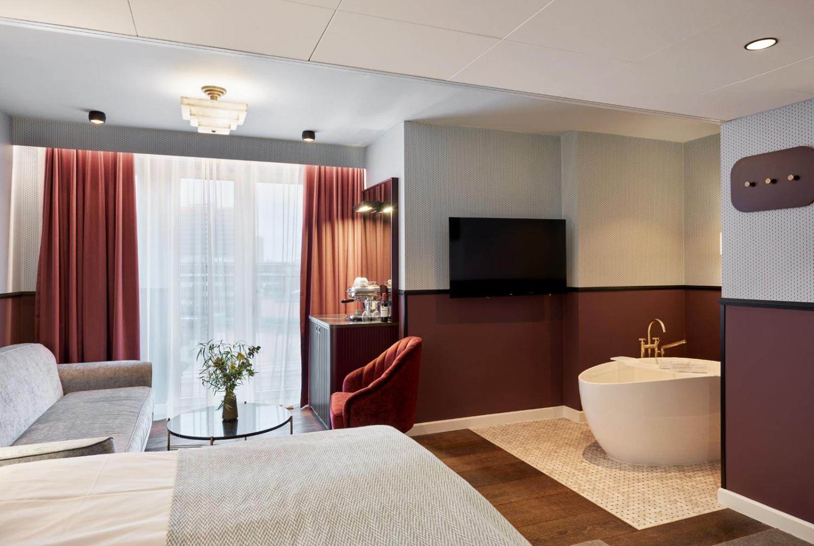 Signature Penthouse Suite - Photo 8