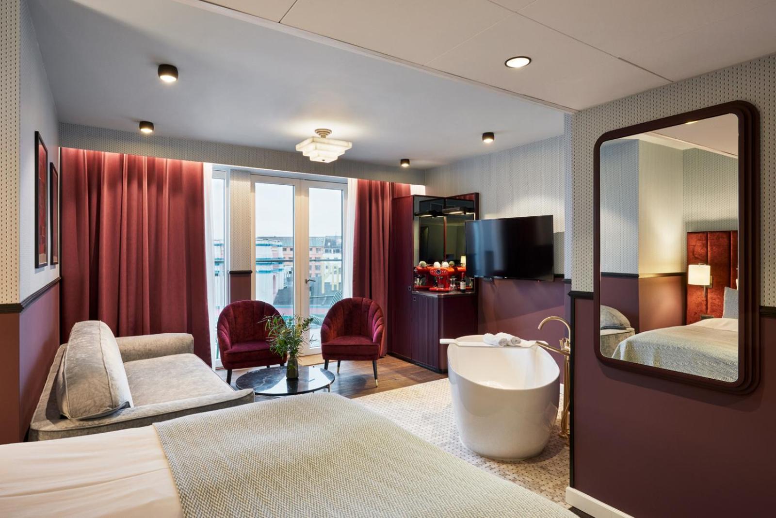 Signature Penthouse Suite - Photo 10