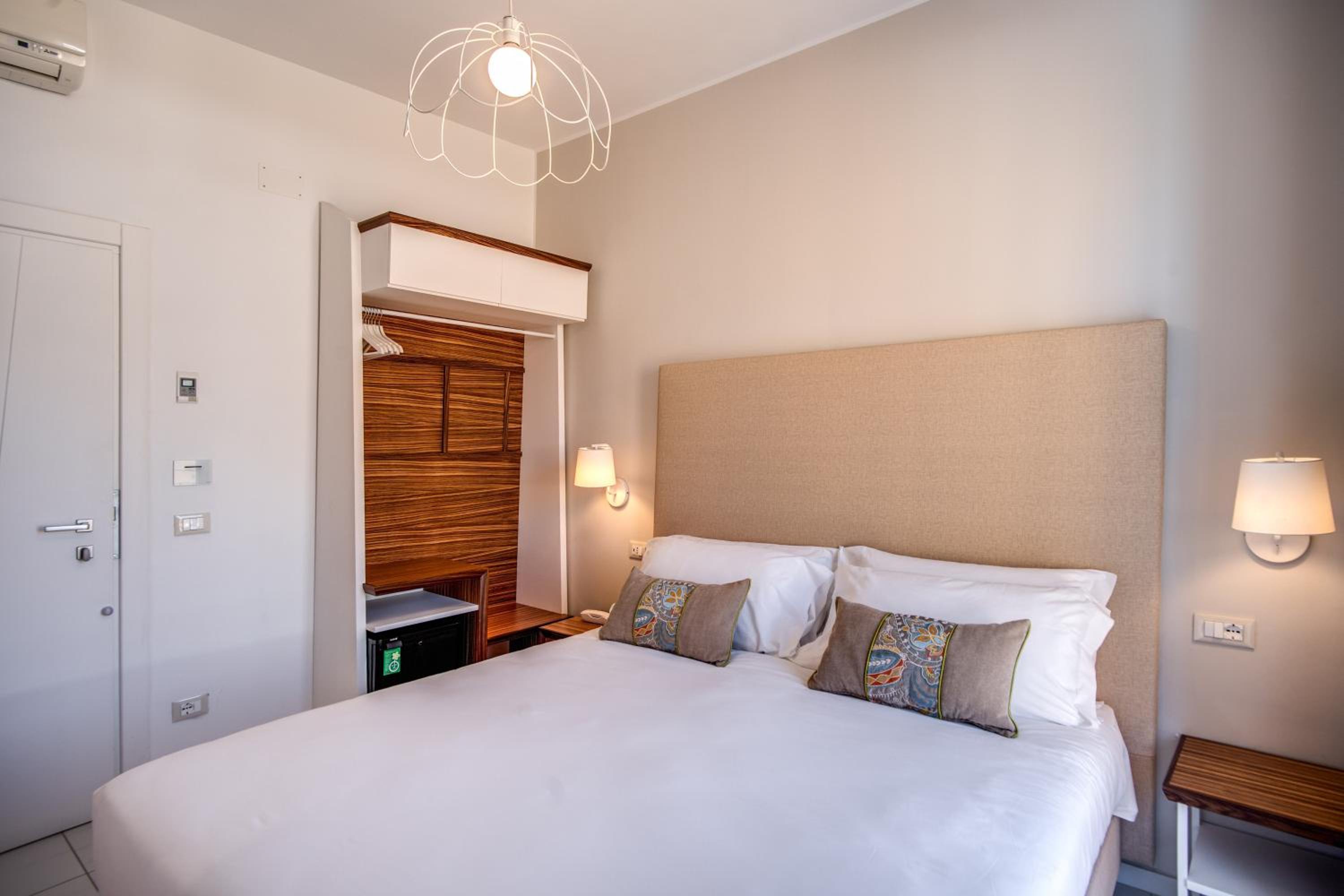 Double or Twin Room - Photo 2