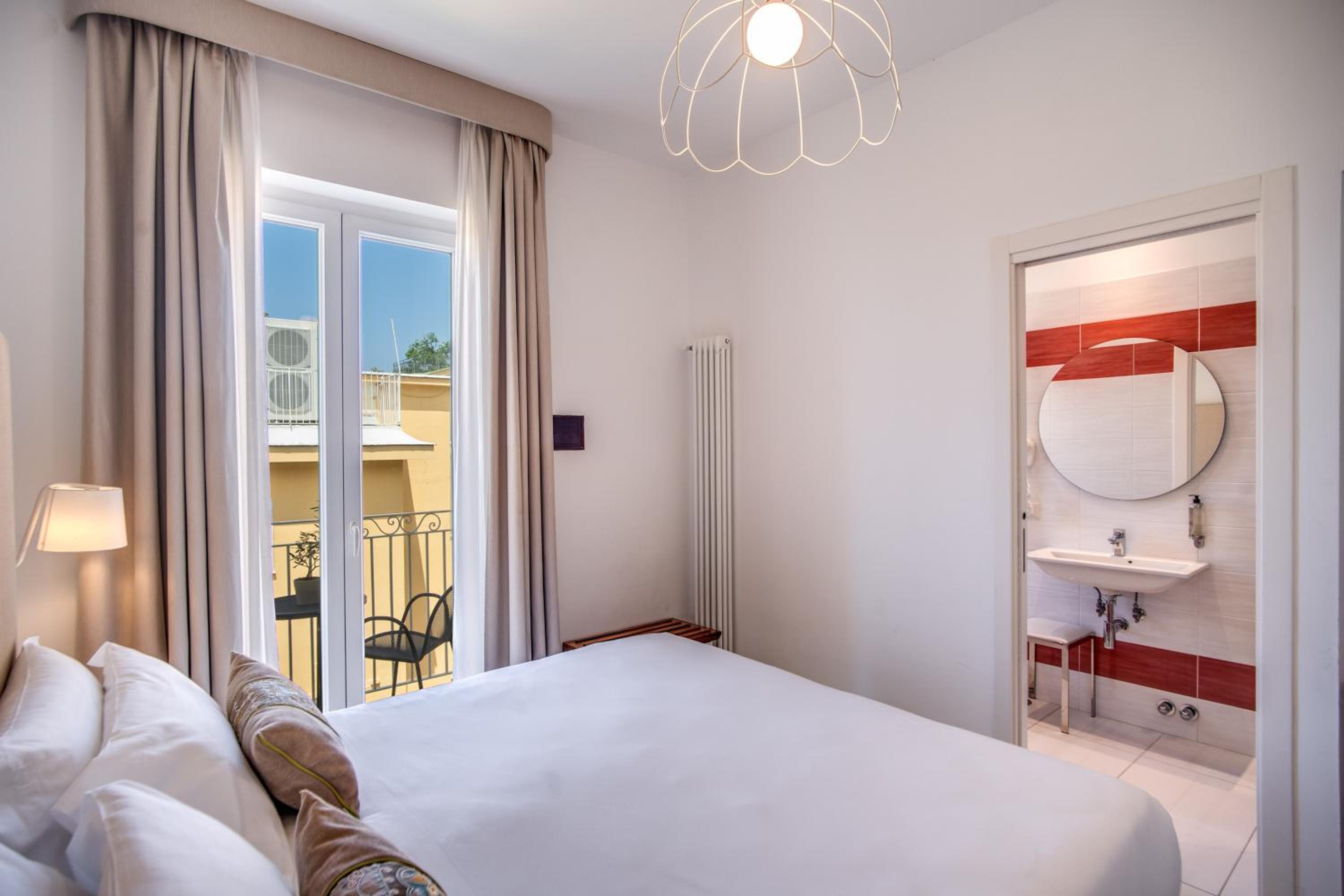 Double or Twin Room - Photo 13